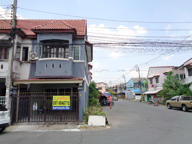 H1123 ขายทาวน์เฮ้าส์ 2 ชั้น 16 ตร.วา หมู่บ้านจินดาทาวน์ หลังมุม รีโนเวทใหม่ ซอยคู้บอน 27 แยก 56 (รามอินทรา กม. 8)