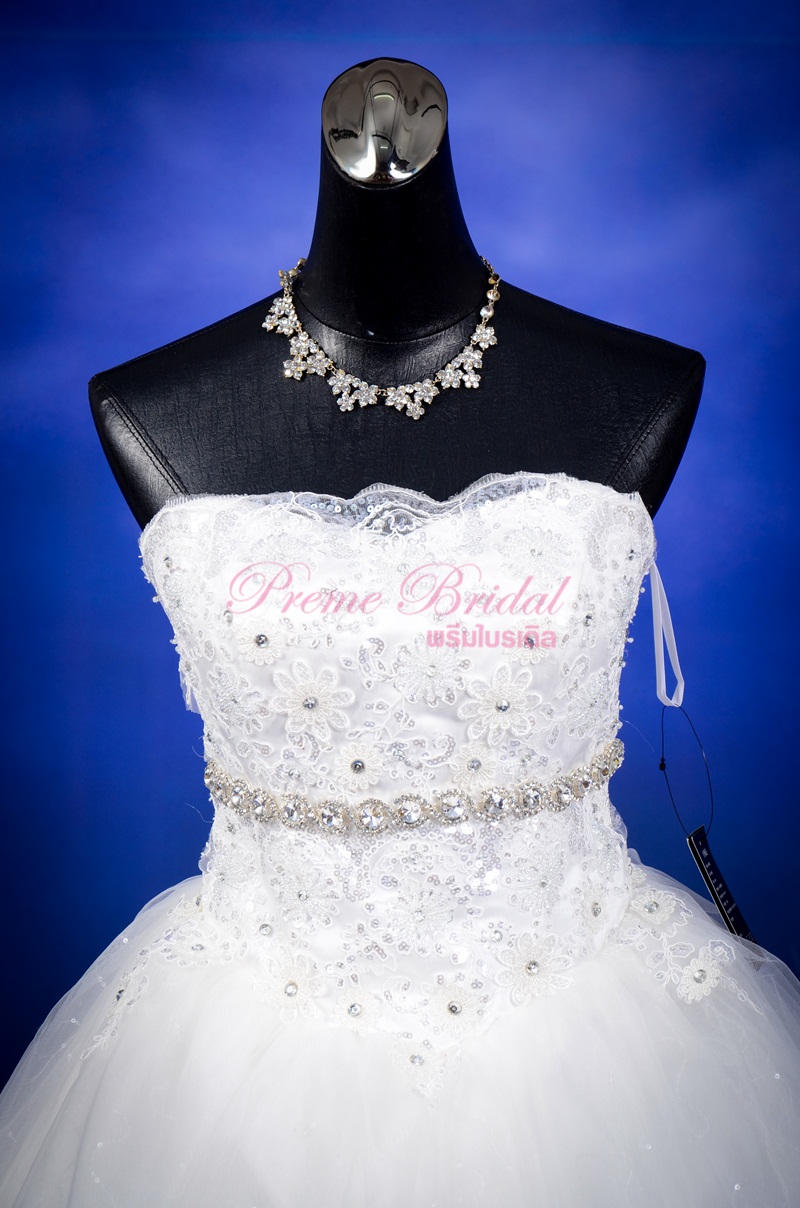 ชุดแต่งงานไซส์ M ตกแต่งเพชรงานปักแน่น หรูหรา