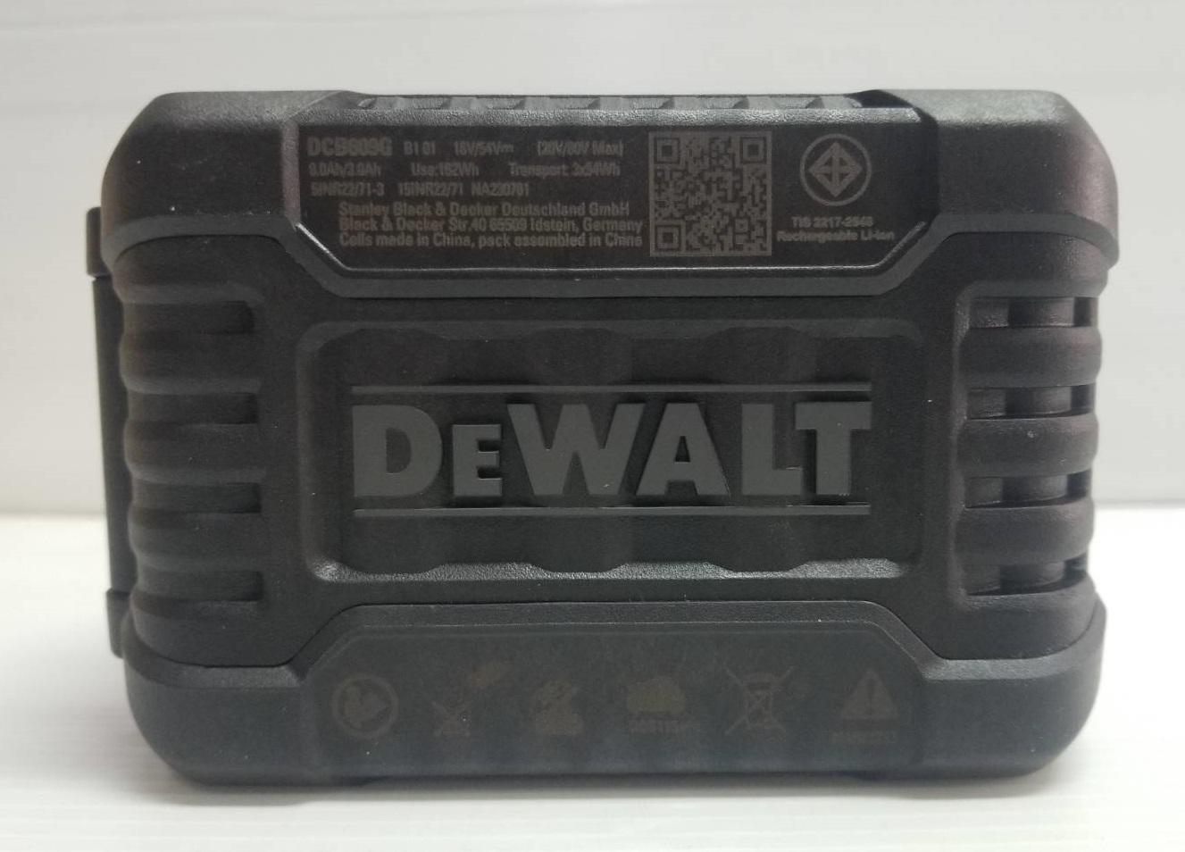 แบตเตอรี่60V/9.0Ah DCB609G DEWALT มียางกันน้ำมัน