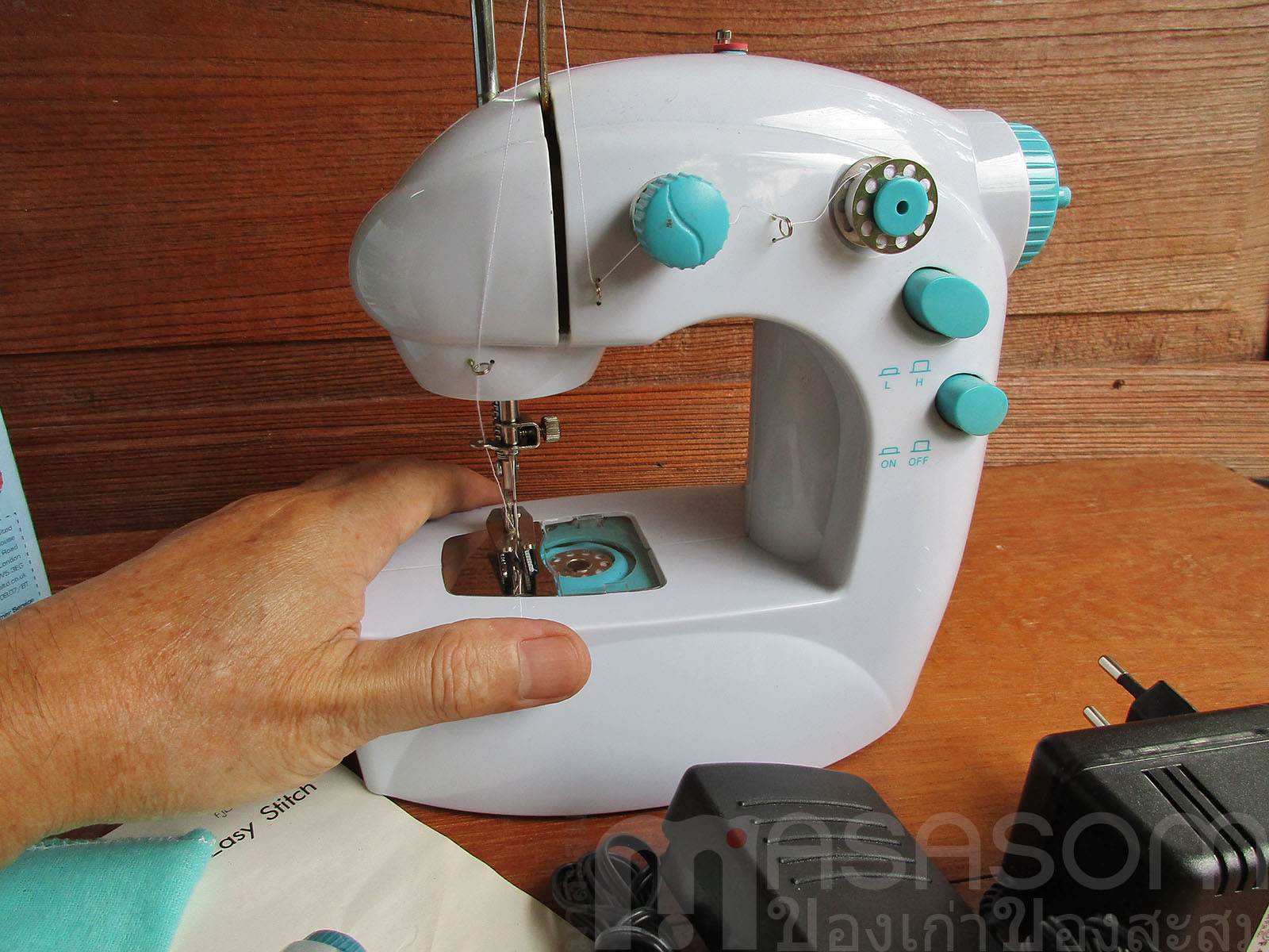 จักรเย็บผ้าขนาดเล็ก