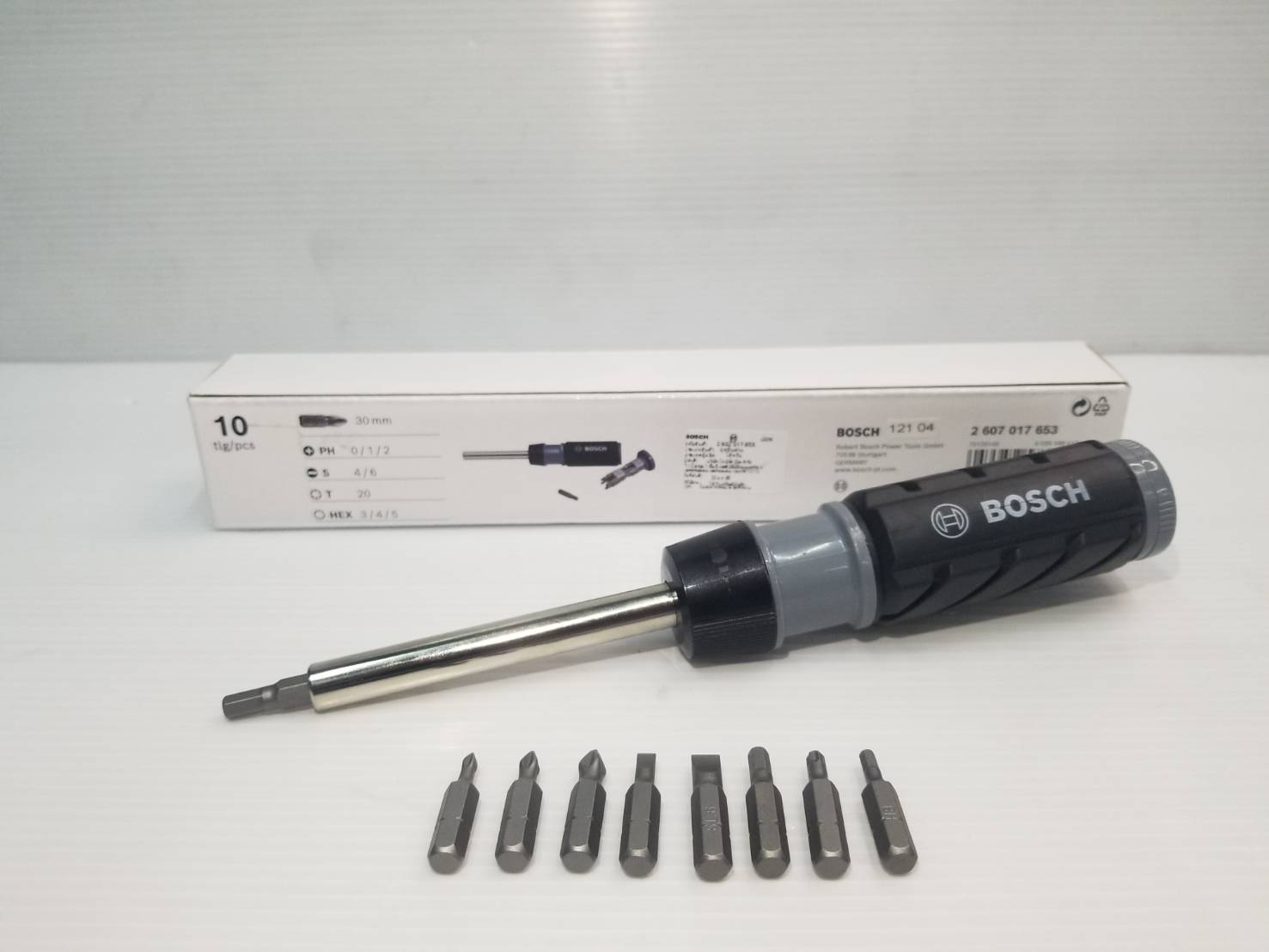 ไขควงด้ามฟรีหัวแม่เหล็ก พร้อมดอกไขควง All in One Hand Screwdriver Set BOSCH 2607017653