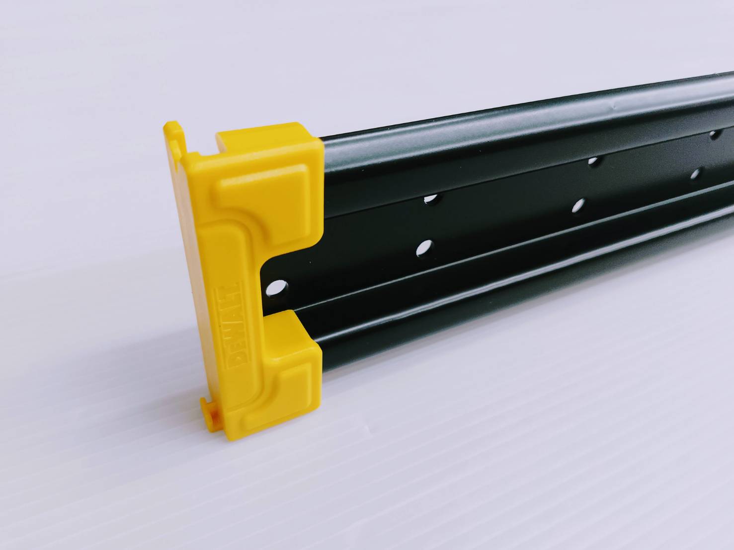 รางเหล็ก ยาว4ฟุต DWST82800 DEWALT