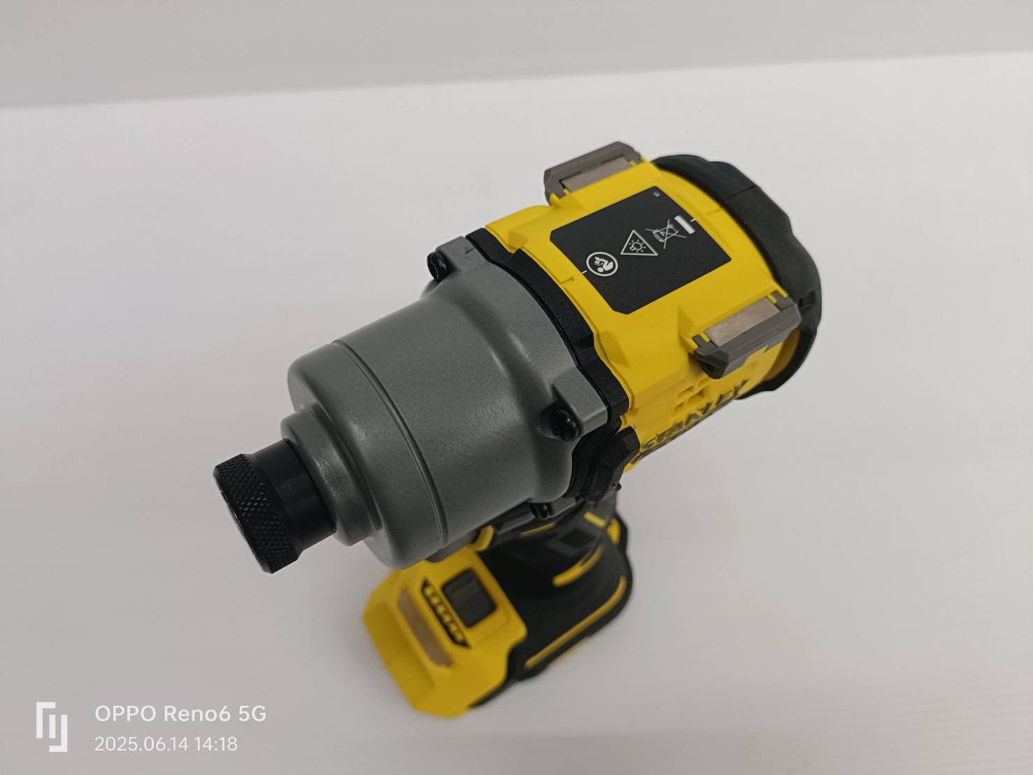 STANLEY ไขควงกระแทกไร้สายไร้แปรงถ่านV20 SBI830D1K-B1