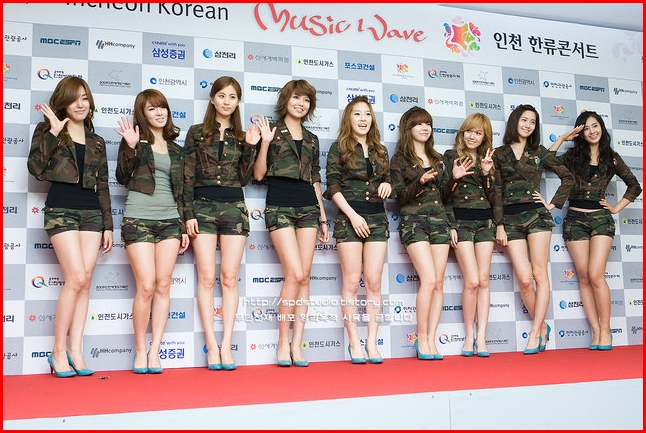 ชุดทหารเกิลร์เจนเนเรชั่น สีเขียวลายพราง / ชุดทหารหญิง / ชุดนักร้องเกาหลี /ุ ชุดอาชีพ / ชุดอาชีพในฝัน