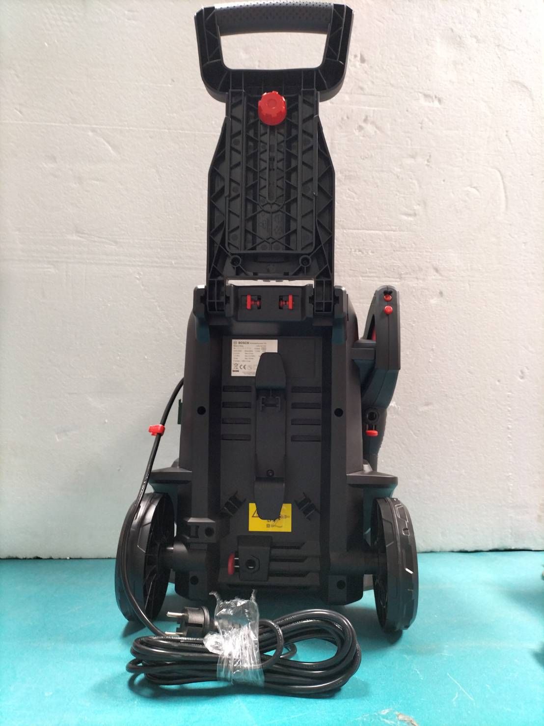 เครื่องฉีดน้ำแรงดันสูง UniversalAquatak125 BOSCH