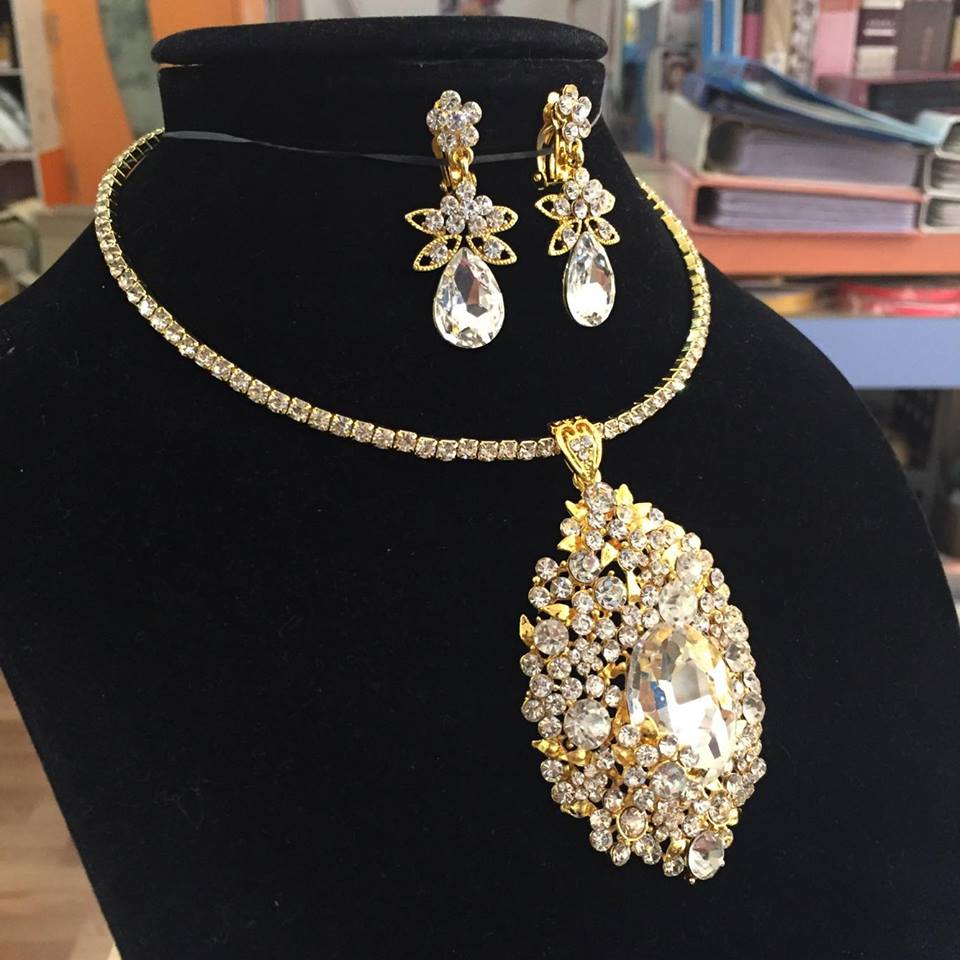 (พร้อมส่ง) สร้อยคอเพชร+ต่างหู 126 (หนีบ)