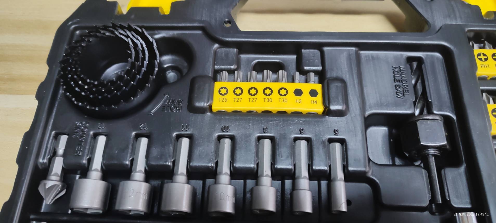 ชุดดอกไขควง ดอกสว่าน 100 ชิ้น STA88548 STANLEY