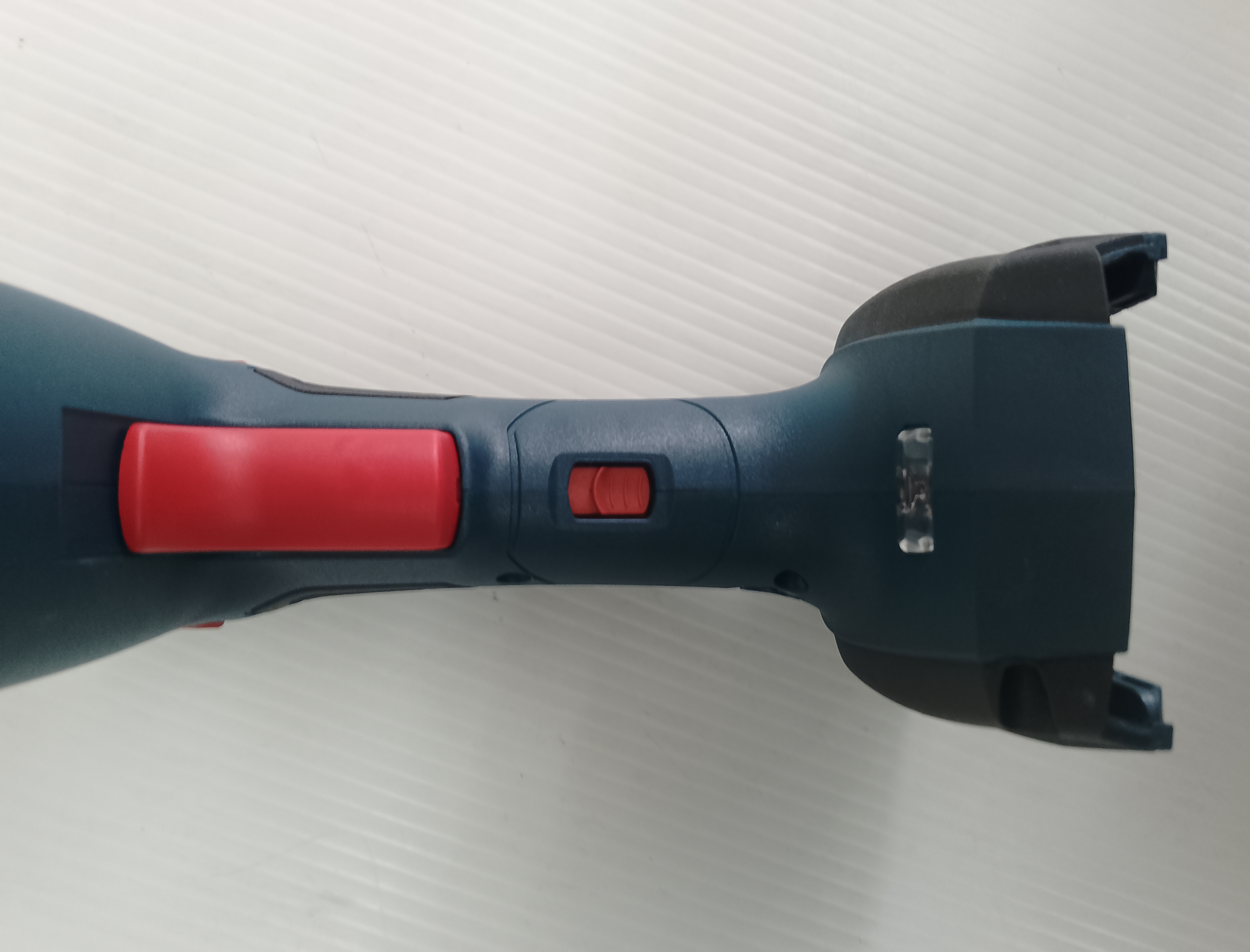 สว่านขันสกรูออโต้ไร้สาย พร้อมเเมกกาซีน GSR18V-EC TE+MA55 BOSCH