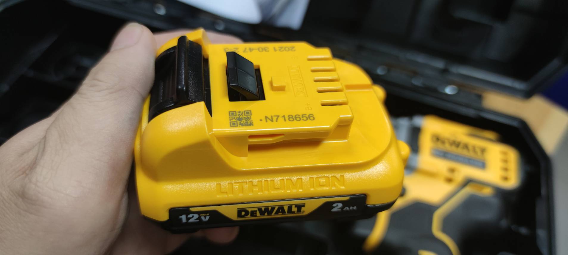 สว่านไร้สาย12V เปลี่ยนหัวได้5in1 DCD703D2 DEWALT