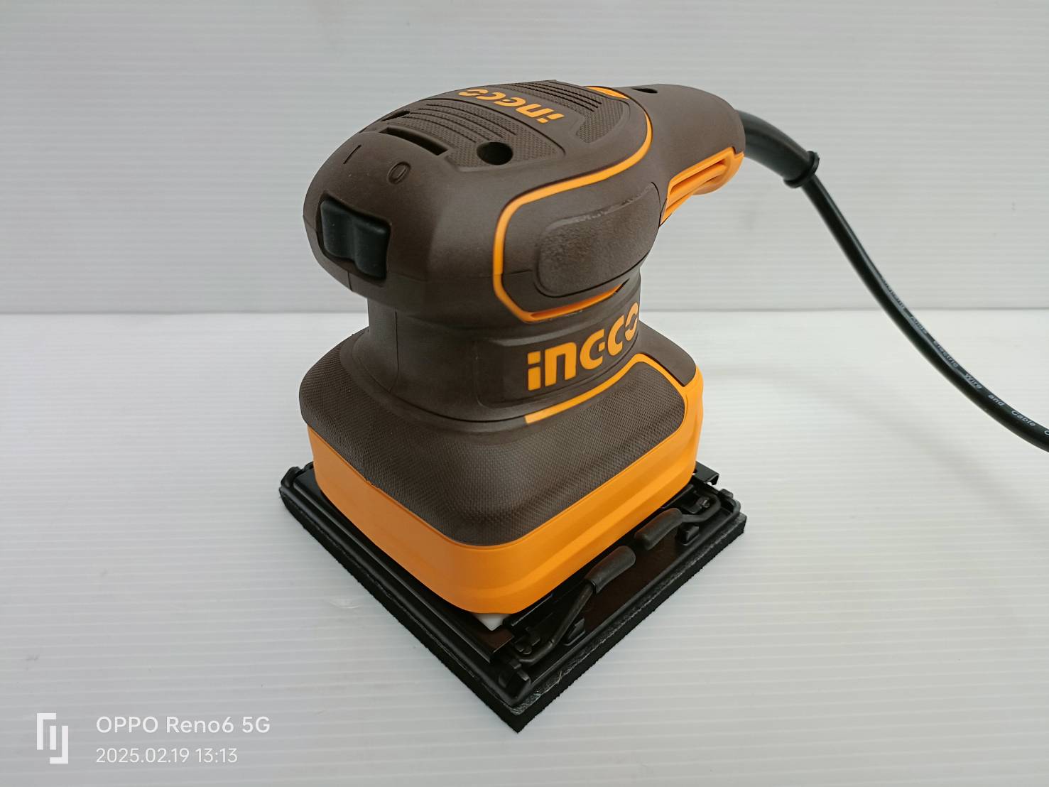 INGCO เครื่องขัดกระดาษทรายเหลี่ยม 240W รุ่น PS2416