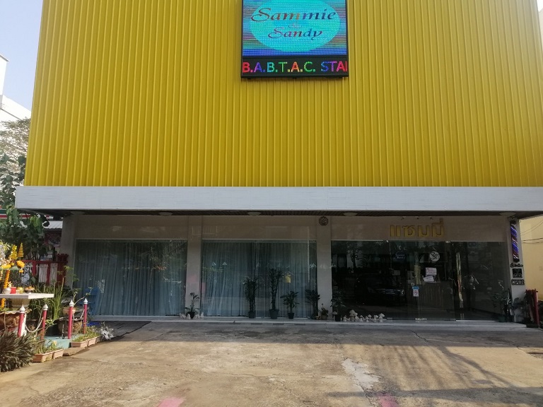 H1144 ให้เช่าอาคารพาณิชย์ 78 ตร.วา 5ชั้น ตกแต่งแล้ว อยู่ถนนบรมราชชนนี ตรงข้ามโลตัสปิ่นเกล้า ใกล้เซ็นทรัลปิ่นเกล้า เหมาะทำคลินิก สถานเสริมความงาม โชว์รูมสินค้า ออฟฟิศ มีที่จอดรถ 7-10คัน