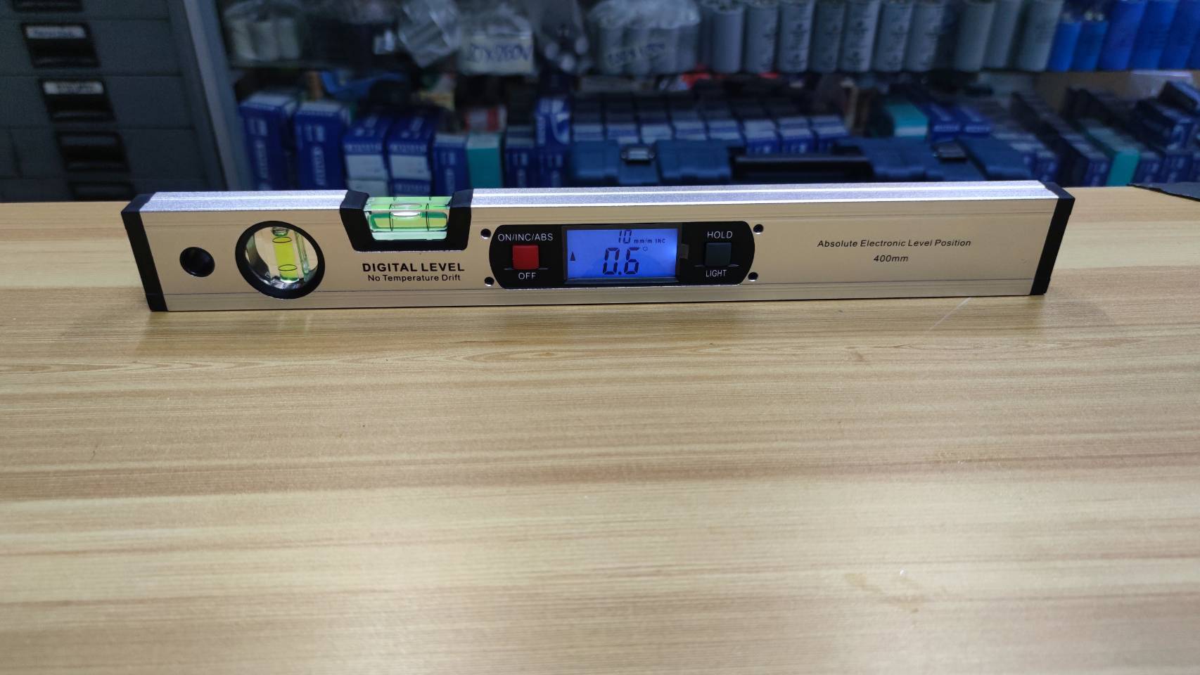 ระดับน้ำดิจิตอล16" AS-40LC