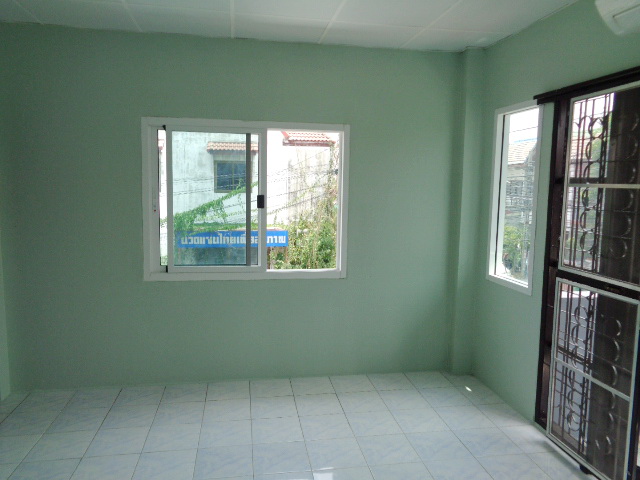 H1123 ขายทาวน์เฮ้าส์ 2 ชั้น 16 ตร.วา หมู่บ้านจินดาทาวน์ หลังมุม รีโนเวทใหม่ ซอยคู้บอน 27 แยก 56 (รามอินทรา กม. 8)