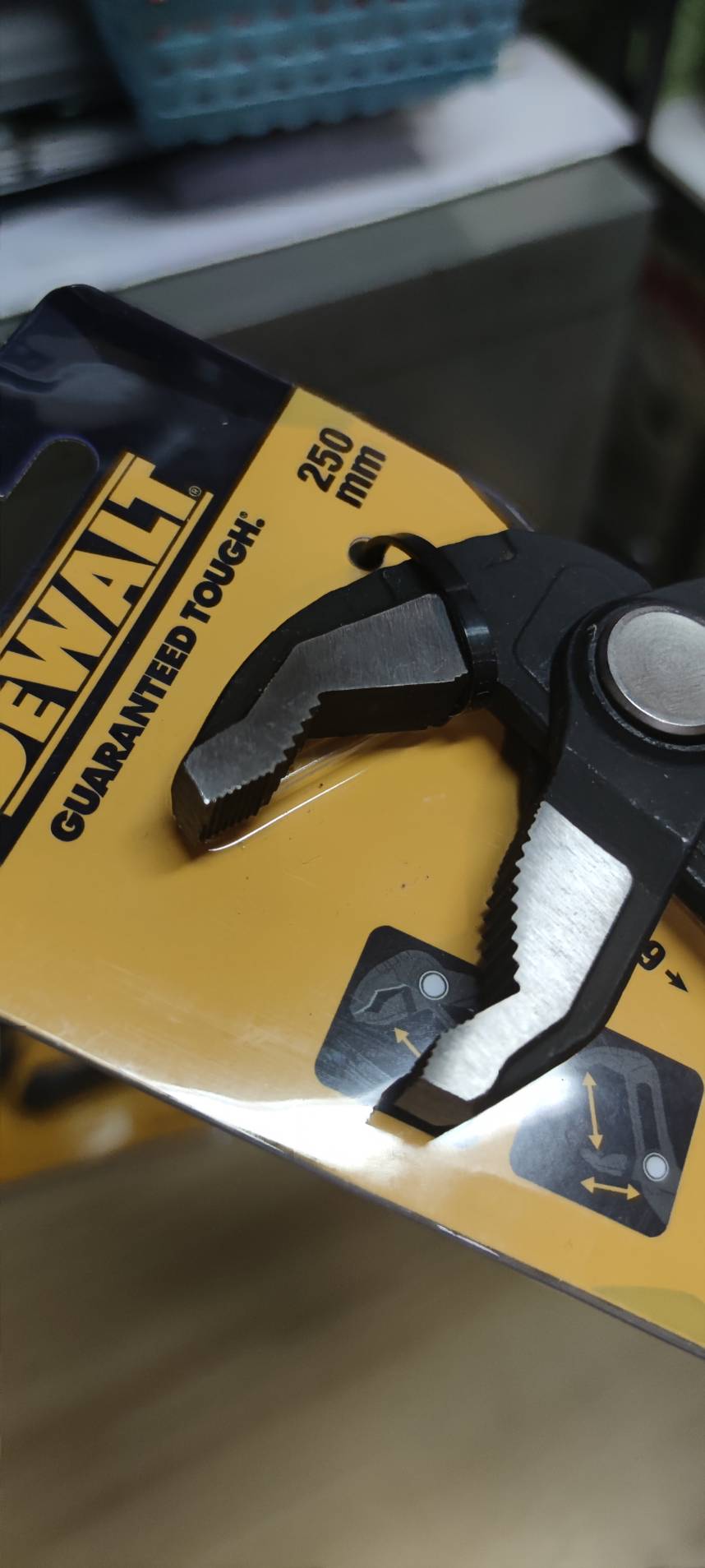 คีมคอม้า10" DWHT0-74431 DEWALT