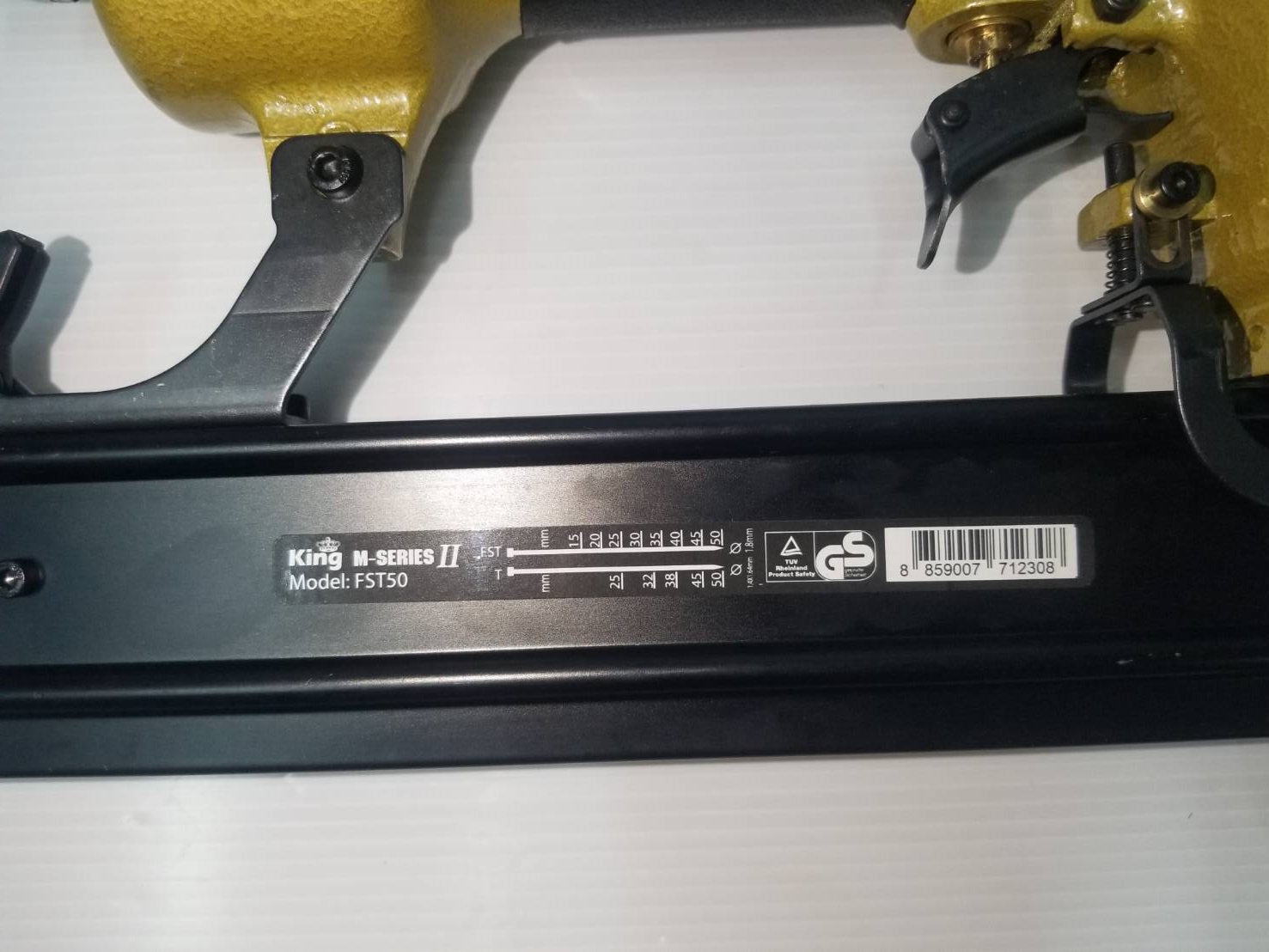 แม็กยิงตะปูลมคอนกรีต-ไม้ ขาเดี่ยว FST-50 KING (M-SERIES) II