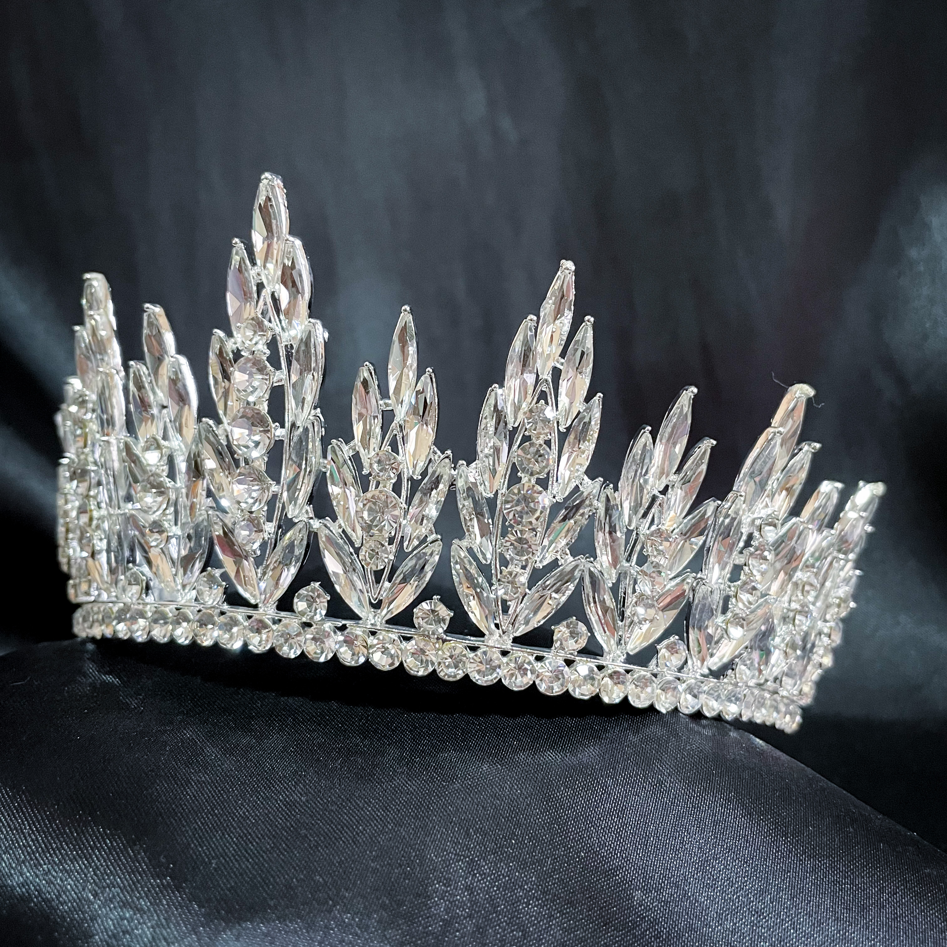 (พร้อมส่ง) เทียร่า 320 สีเงิน มงกุฎนางงาม มงกุฎเจ้าหญิง งานสวย ปราณีต QCเพชรทุกเม็ด สินค้าพร้อมส่งจากไทย