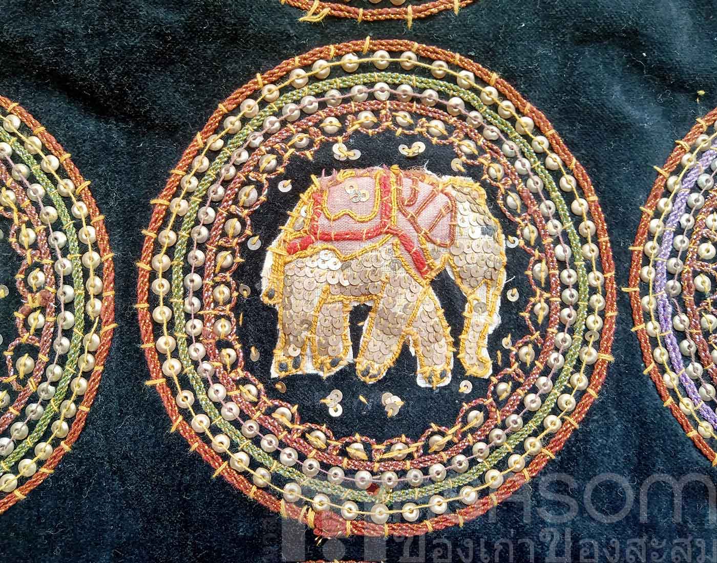 ผ้าปักรูปช้าง