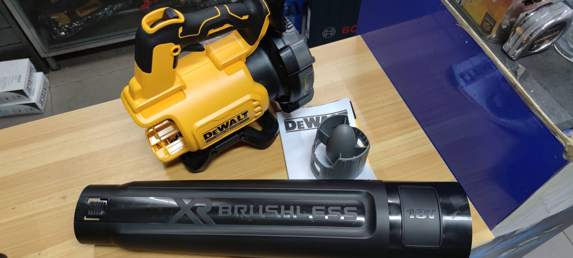 เครื่องเป่าลมไร้สาย 20V รุ่น DCMBL562N DEWALT