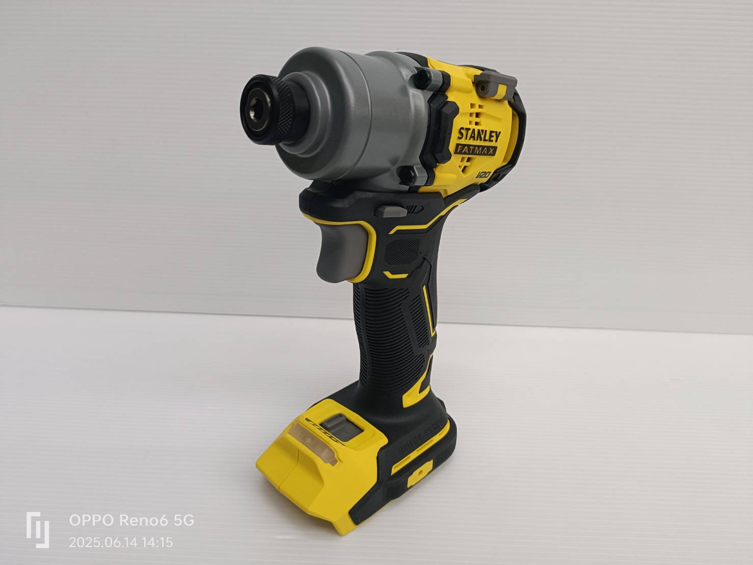 STANLEY ไขควงกระแทกไร้สายไร้แปรงถ่านV20 SBI830D1K-B1