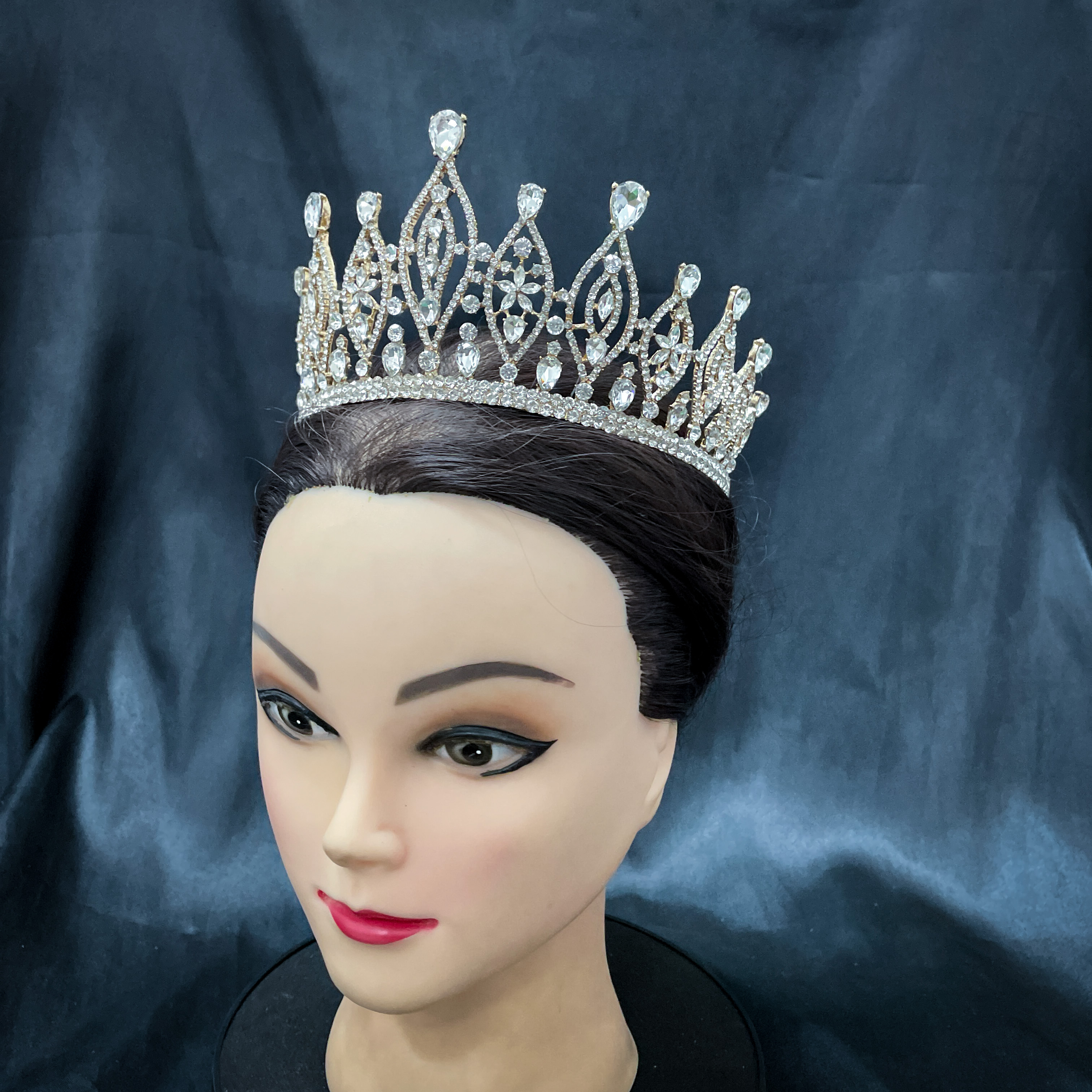 (พร้อมส่ง) เทียร่า 015 สีทอง มงกุฎนางงาม มงกุฎประกวด เทียร่าเจ้าสาว งานสวย ปราณีต QCเพชรทุกเม็ด สินค้าพร้อมส่งจากไทย