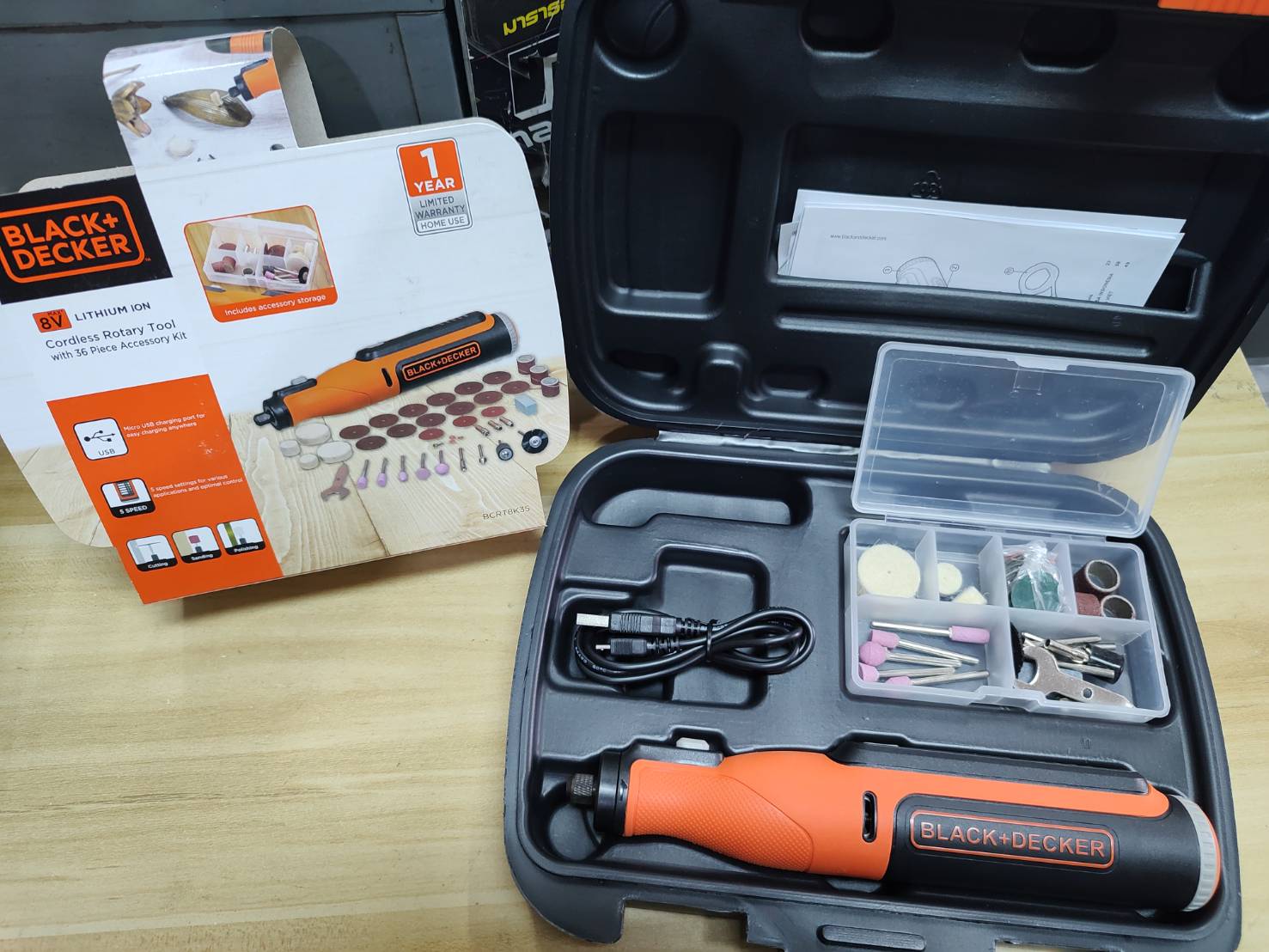 เจียรอเนกประสงค์8V พร้อมอุปกรณ์35ชิ้น BCRT8K35-B1 BLACK&DECKER