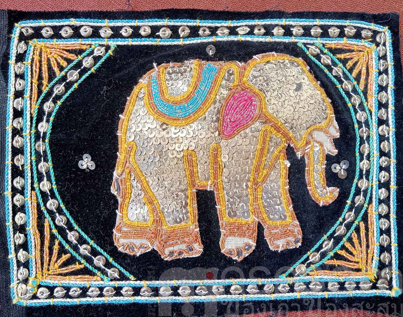 ผ้าปักรูปช้าง