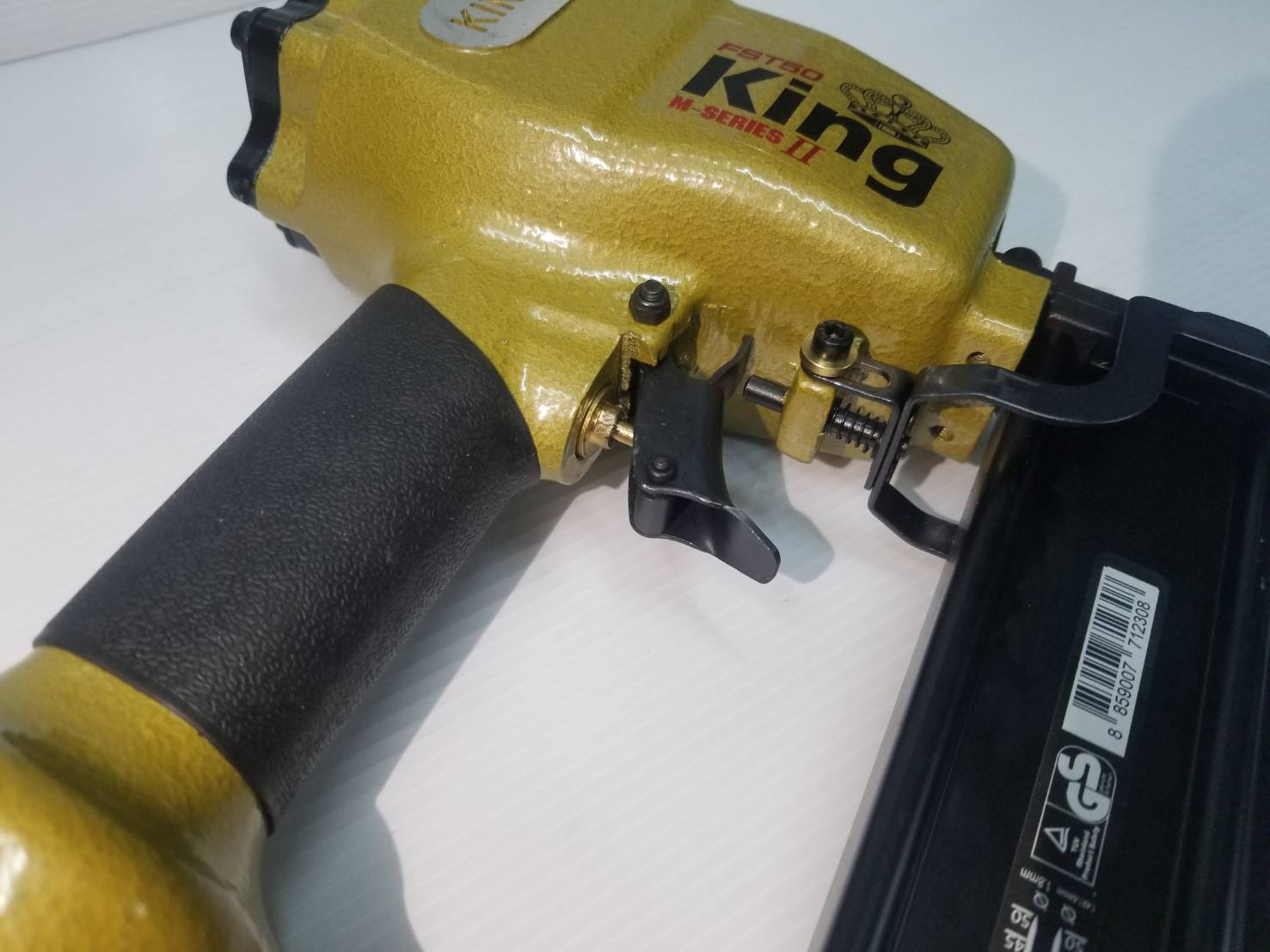 แม็กยิงตะปูลมคอนกรีต-ไม้ ขาเดี่ยว FST-50 KING (M-SERIES) II