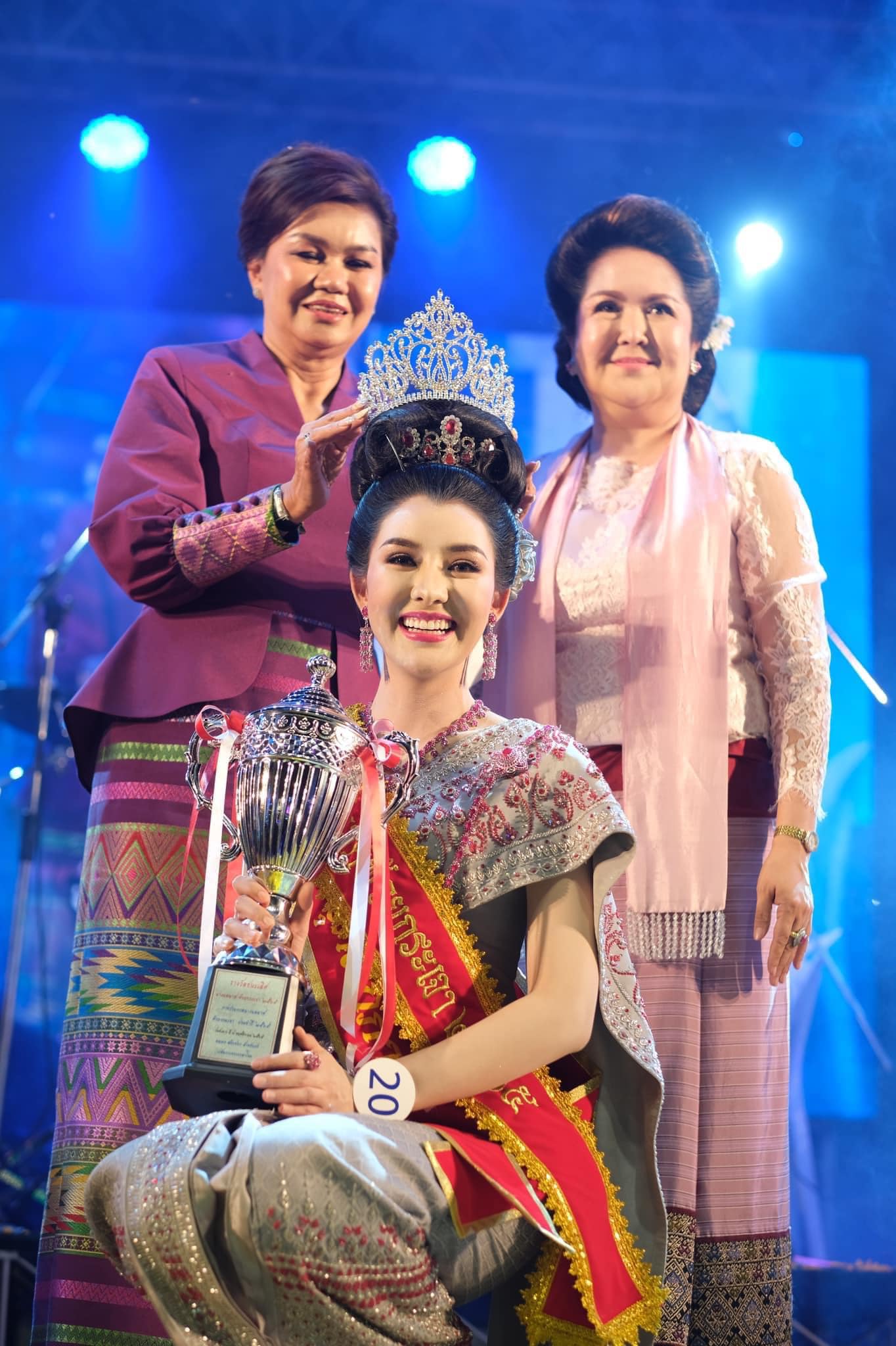 (พร้อมส่งจากไทย) มงกุฏ 098 สีเงิน มงกุฎนางงาม มงกุฎเพชร มงกุฎประกวด สินค้าพร้อมส่ง ไม่ต้องรอนาน งานพรีเมี่ยม