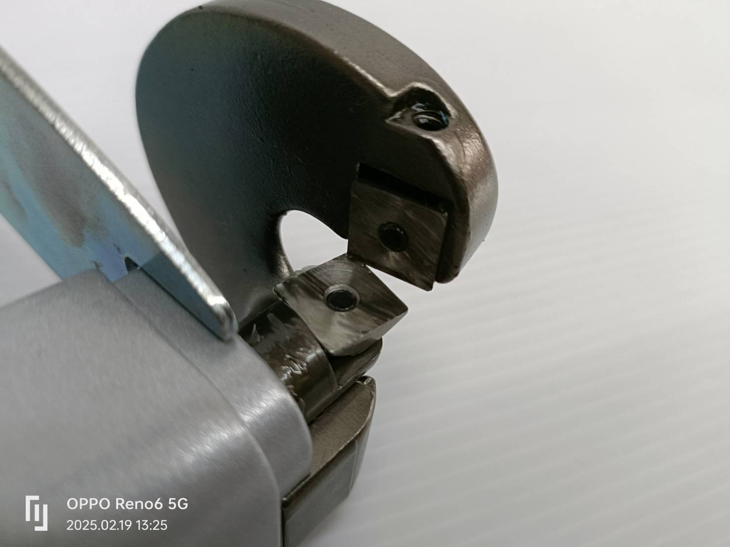 กรรไกรตัดโลหะไร้สาย GSC12V-13 BOSCH SOLO