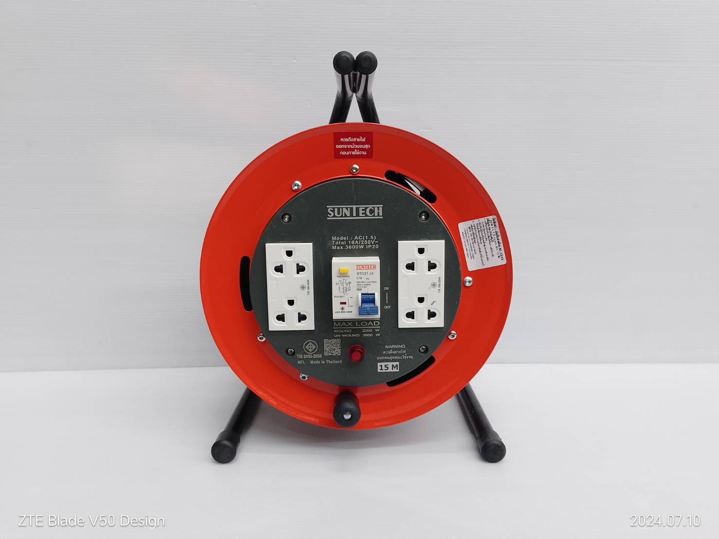 ล้อเก็บสายไฟ SUNTECH 16 A ขนาด 1.5 mm. x ยาว 15 เมตร มีเบรคเกอร์ AC1515