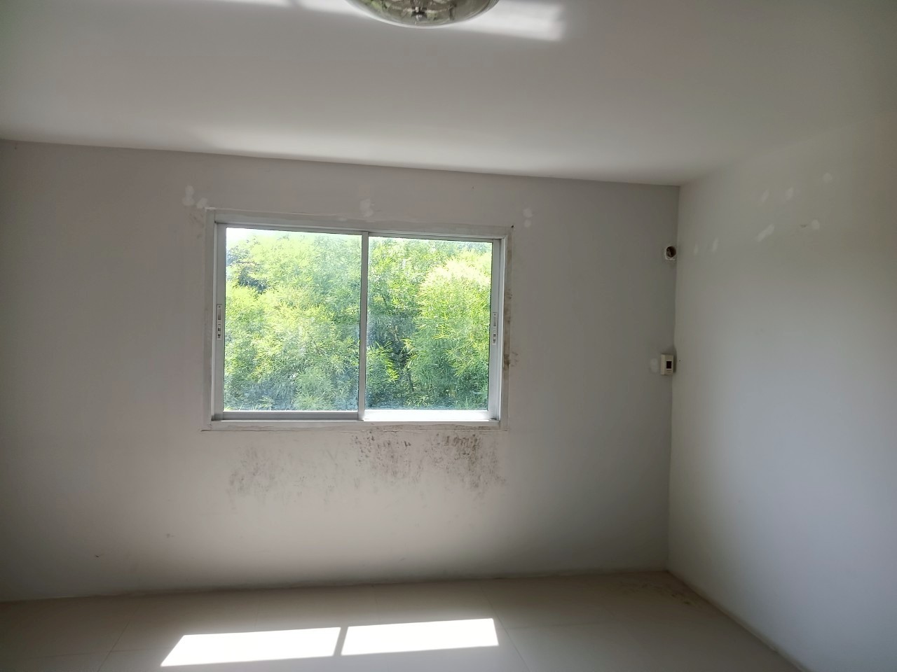 H1265 เซ้งตึกแถว 3.5ชั้น 3คูหา ใกล้วัดสวนแก้ว อยู่ติดทางเข้าวัดศรีราษฎร์ ติดถนนบางกรวย-ไทรน้อย ทำเลดี เหมาะค้าขายหรือทำธุรกิจ