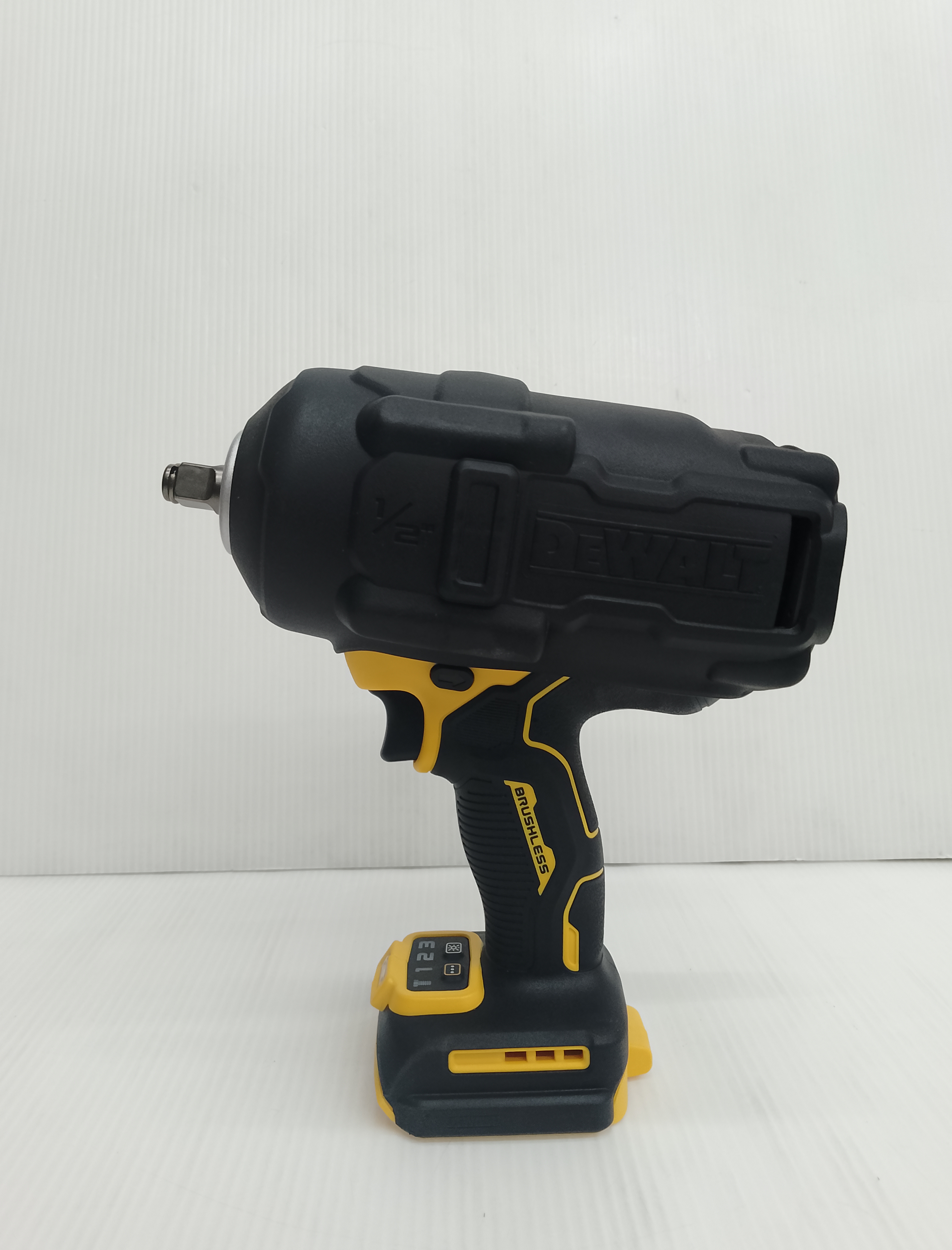 บล๊อกไร้สาย1/2 DCF961NT DEWALT