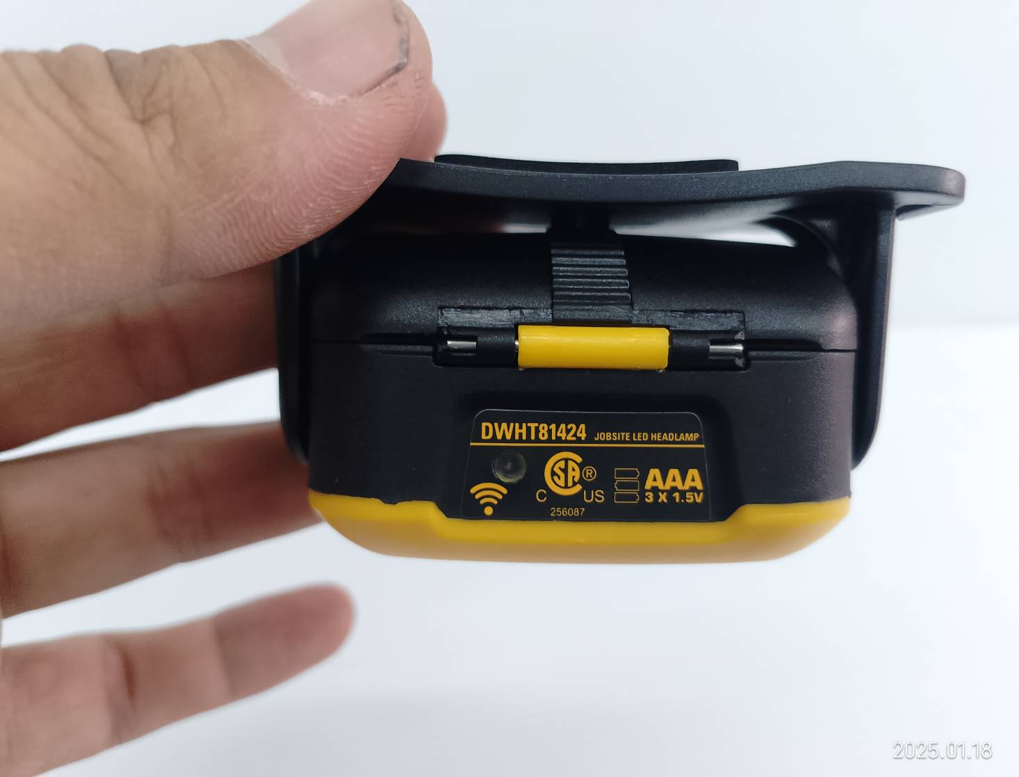 DEWALT ไฟฉายคาดหัวLED 200 Lumen DWHT81424