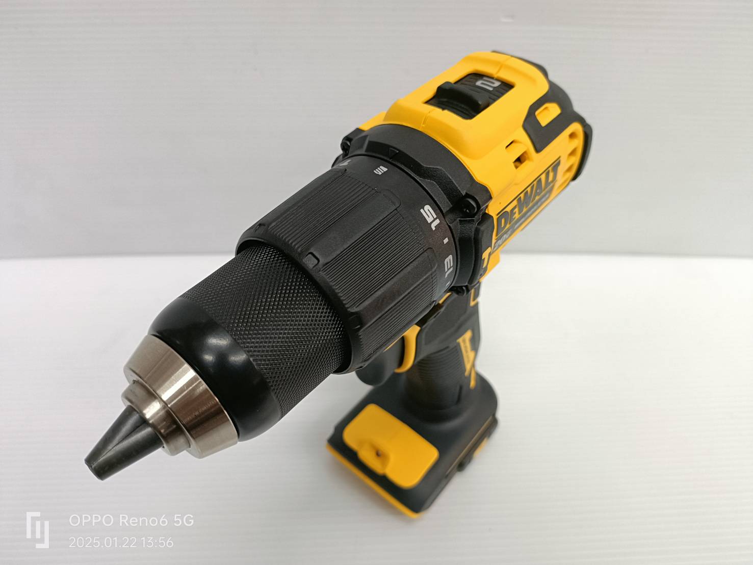 DEWALT สว่านกระแทกไร้สาย 20V DCD709P2T-B1