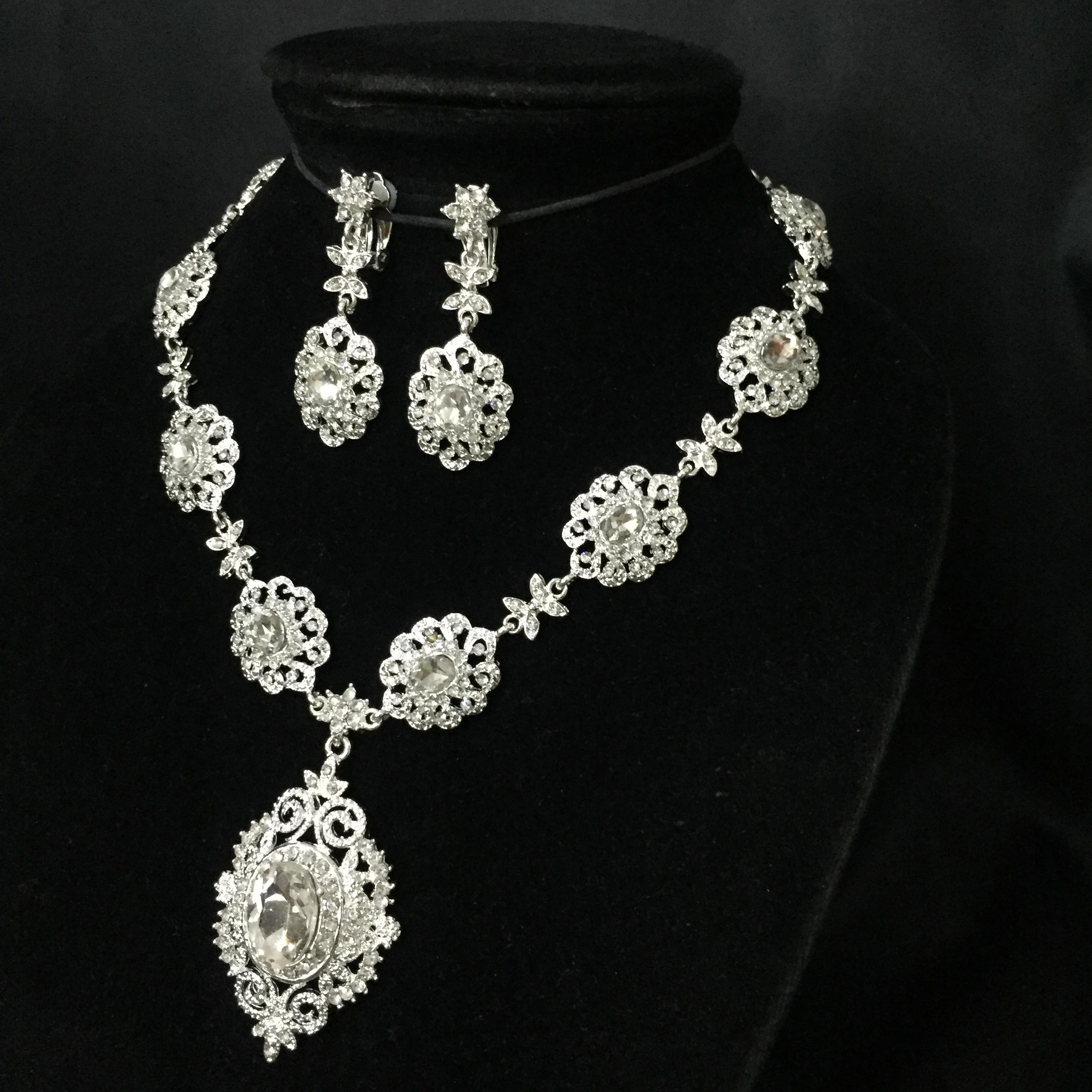 (พร้อมส่ง) เครื่องประดับไทยสร้อยคอ+ต่างหูแบบหนีบ 059 สีเงิน