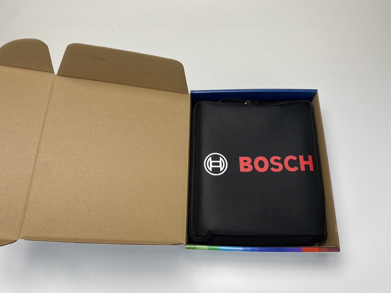 เครื่องชาร์จแบตเตอรี่ รุ่น C70-B BOSCH 0189912070-HD3