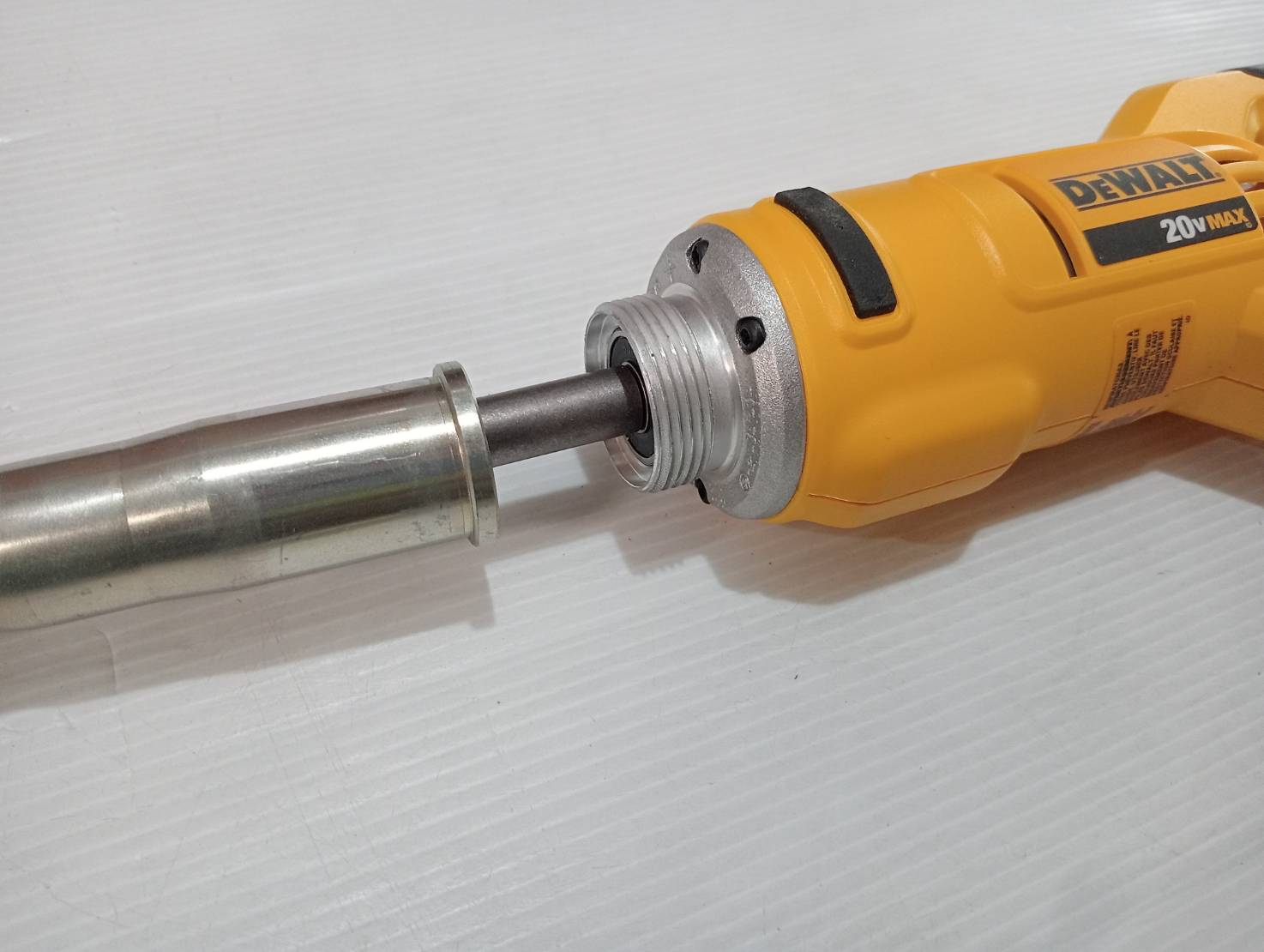 จี้ปูน20V 28mm.x1.2m. DCE531B DEWALT