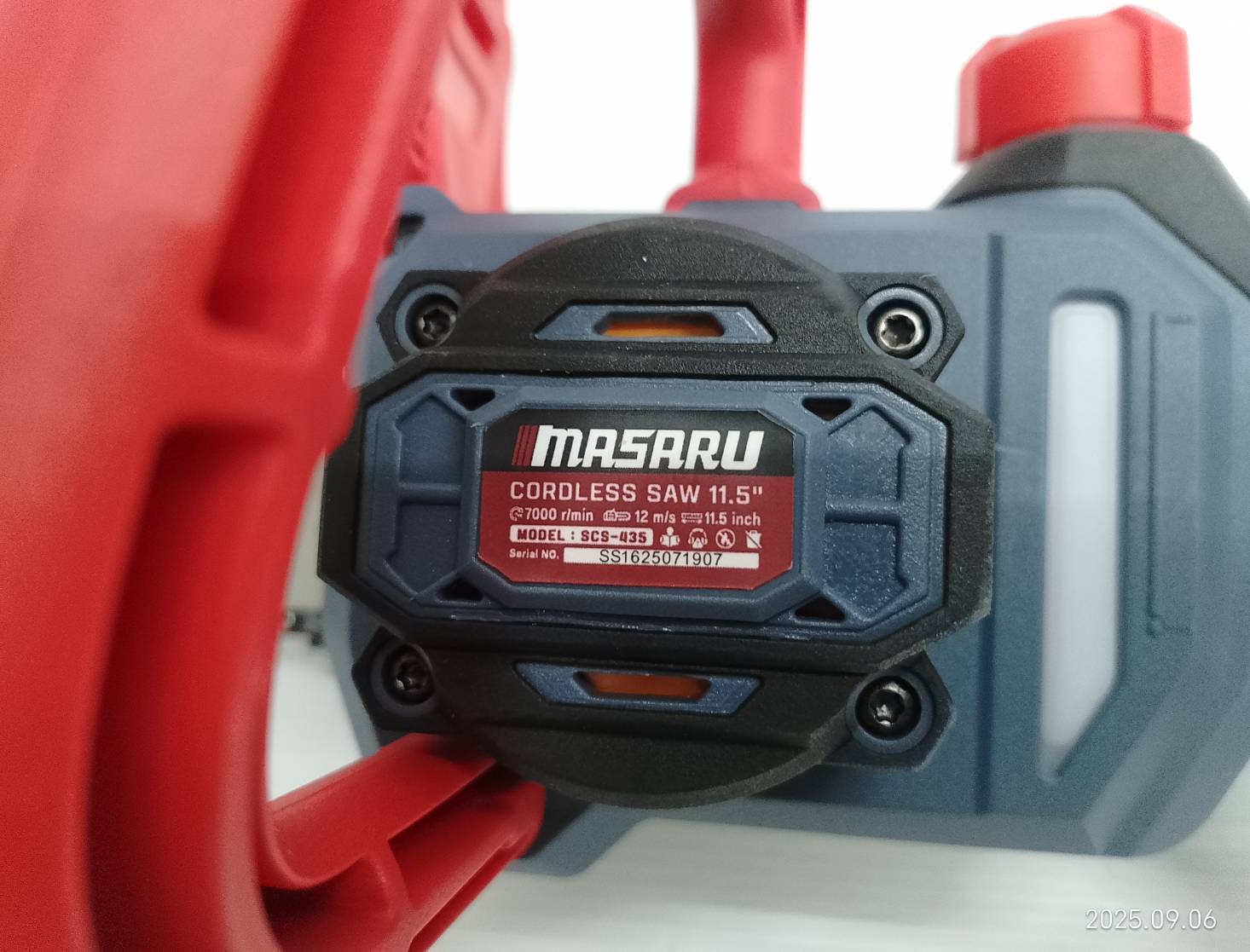 MASARU เลื่อยโซ่แบตเตอรี่20V 11.5" SCS-435 ด้ามยืดยาวได้ 1 เมตร