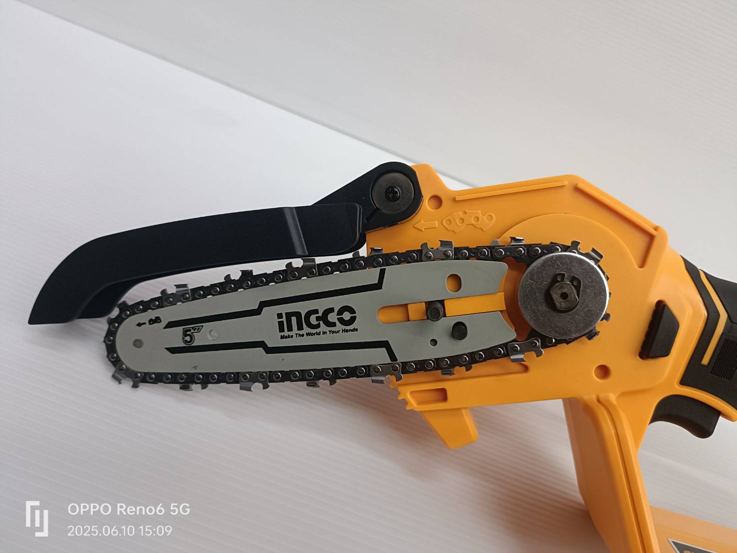 INGCO เลื่อยโซ่5" 20V CGSLI20581 ครบชุดพร้อมแบต แท่นชาร์จ