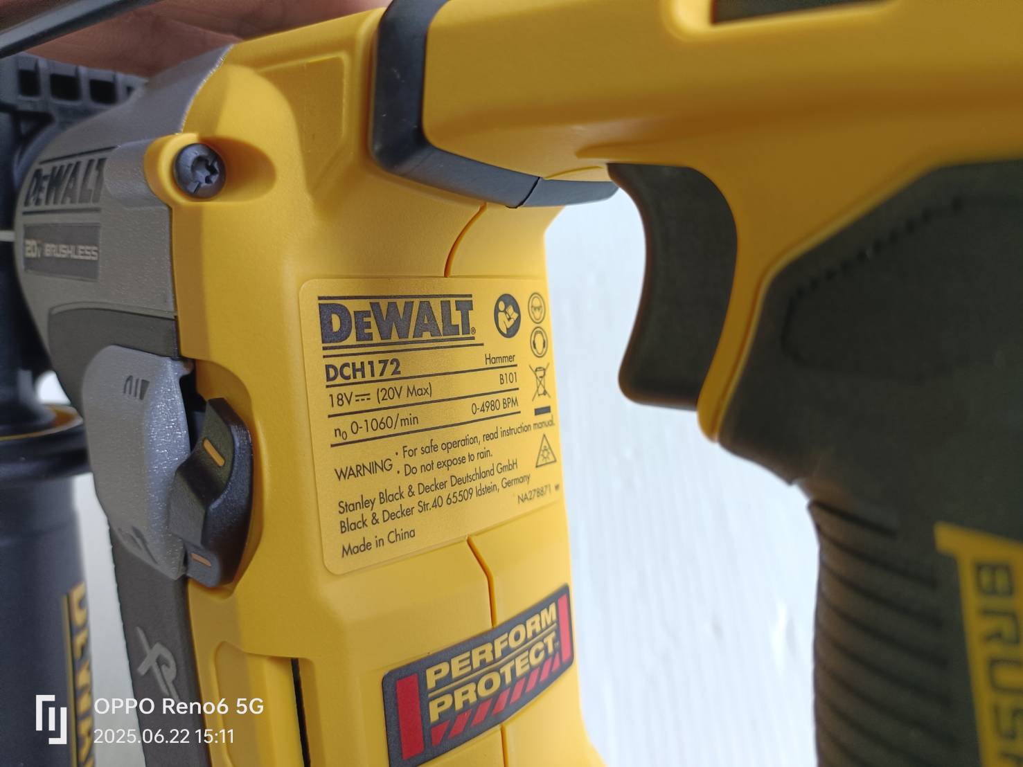 DEWALT รุ่น DCK2213P2TA-B1 ชุดคอมโบ้ไขควงกระแทกและสว่านโรตารี่ไร้สาย