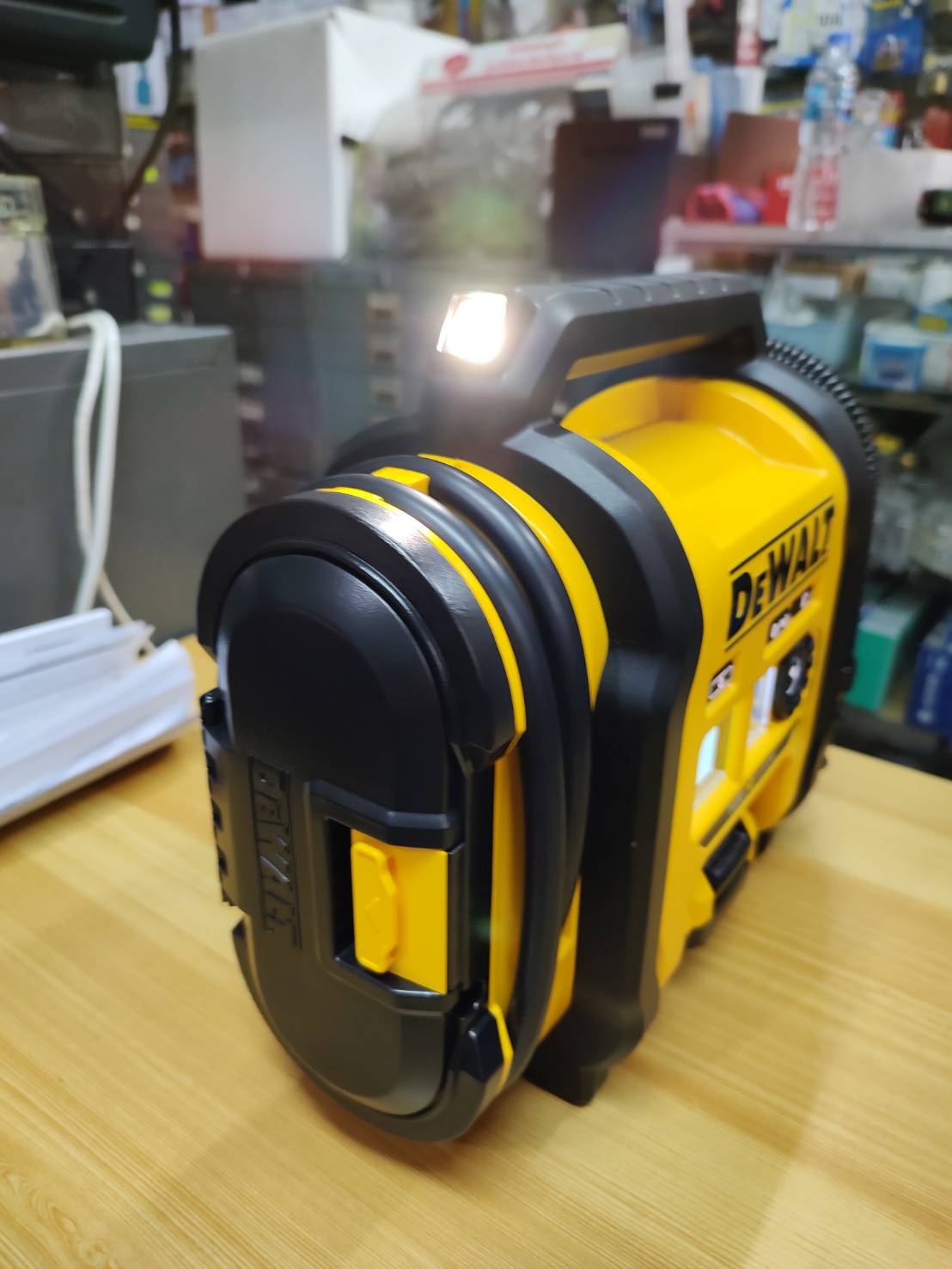 เครื่องสูบลมไร้สาย 18V (20V Max) รุ่น DCC018N DEWALT