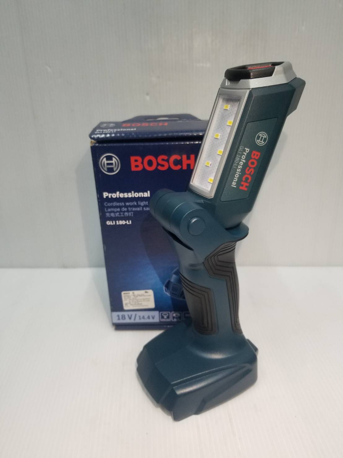 ไฟฉายไร้สาย GLI180-Li BOSCH Solo