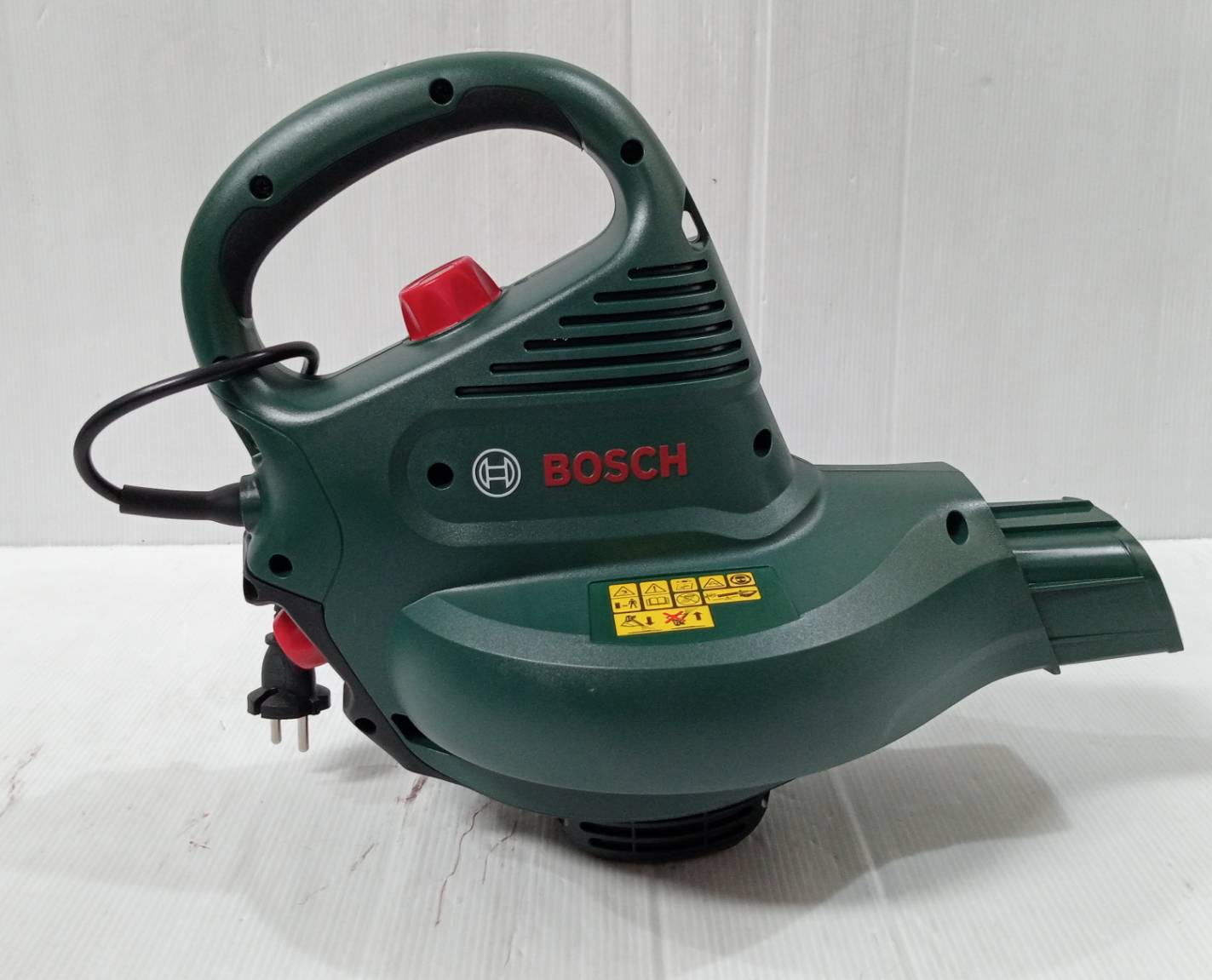 เครื่องดูดเป่าใบไม้ UniversalGardenTidy 3000 BOSCH