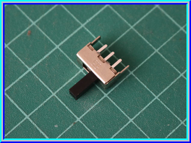 1x สวิตซ์เลื่อนแนวนอน 0.5A/50Vdc 1P2T 3ขา (Slide Switch)