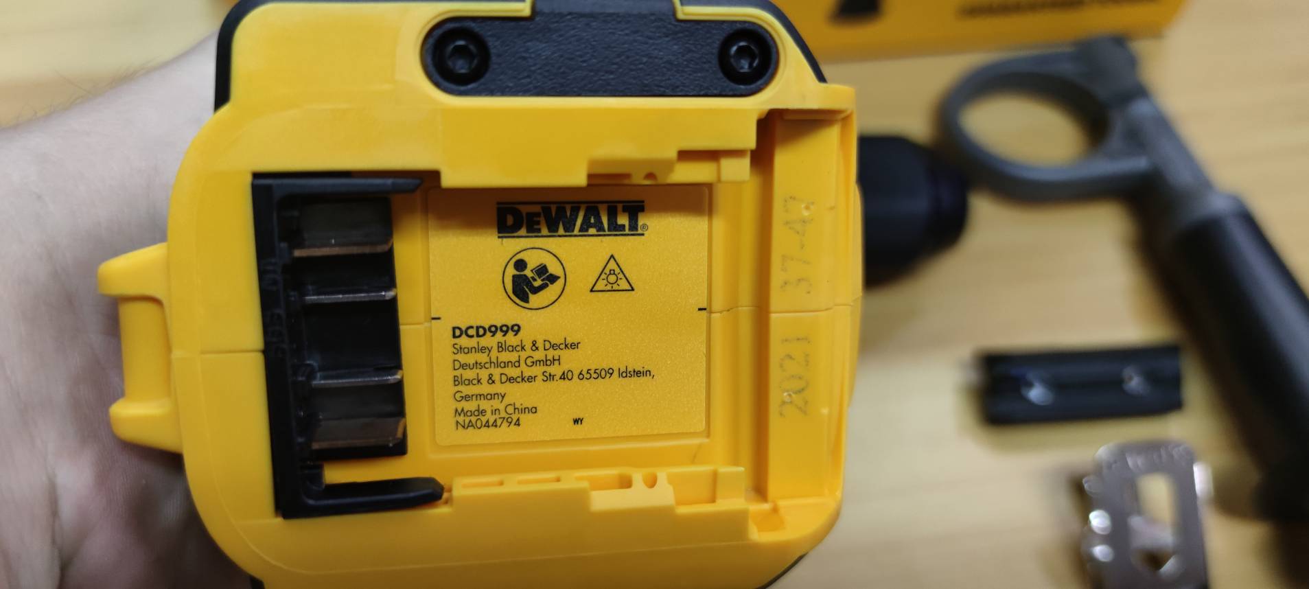 สว่านกระแทกไร้สาย20V DCD999N DEWALT