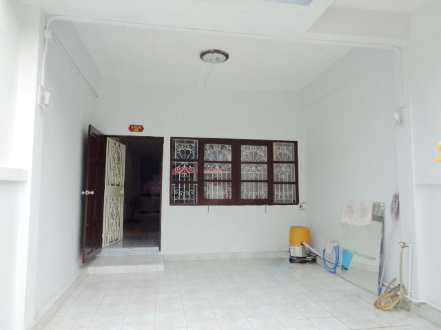 🚩 H1258 ขายทาวน์เฮ้าส์ รีโนเวทใหม่ทั้งหลัง หมู่บ้านจินดาทาวน์ ซอยคู้บอน 27 แยก 58 รามอินทรา ต่อเติมระเบียงหลังบ้าน ใกล้ตลาดสด ถนนหน้าบ้านกว้าง