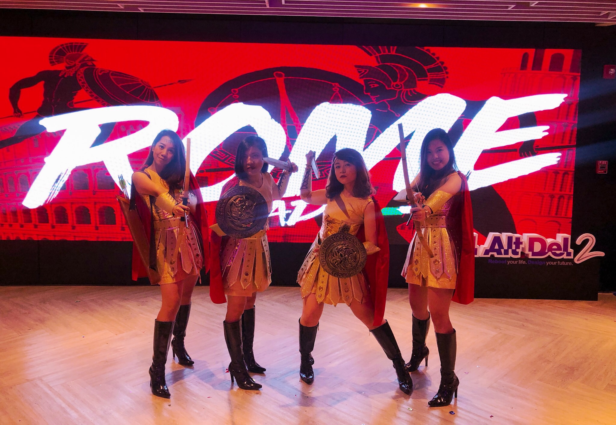 ชุดนักรบโรมันหญิงสีทอง / ชุดเทพเจ้า / ชุดเทพแห่งการต่อสู้