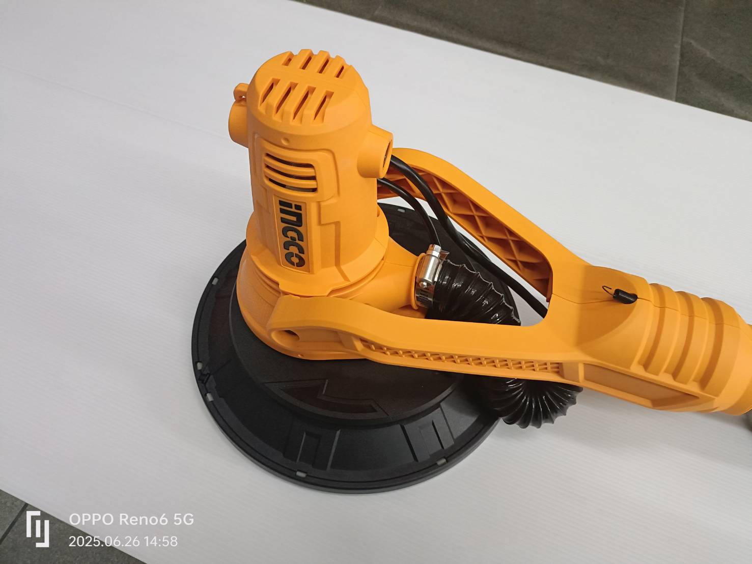 INGCO DWS105016 เครื่องขัดผนัง ด้ามยาว 1050W