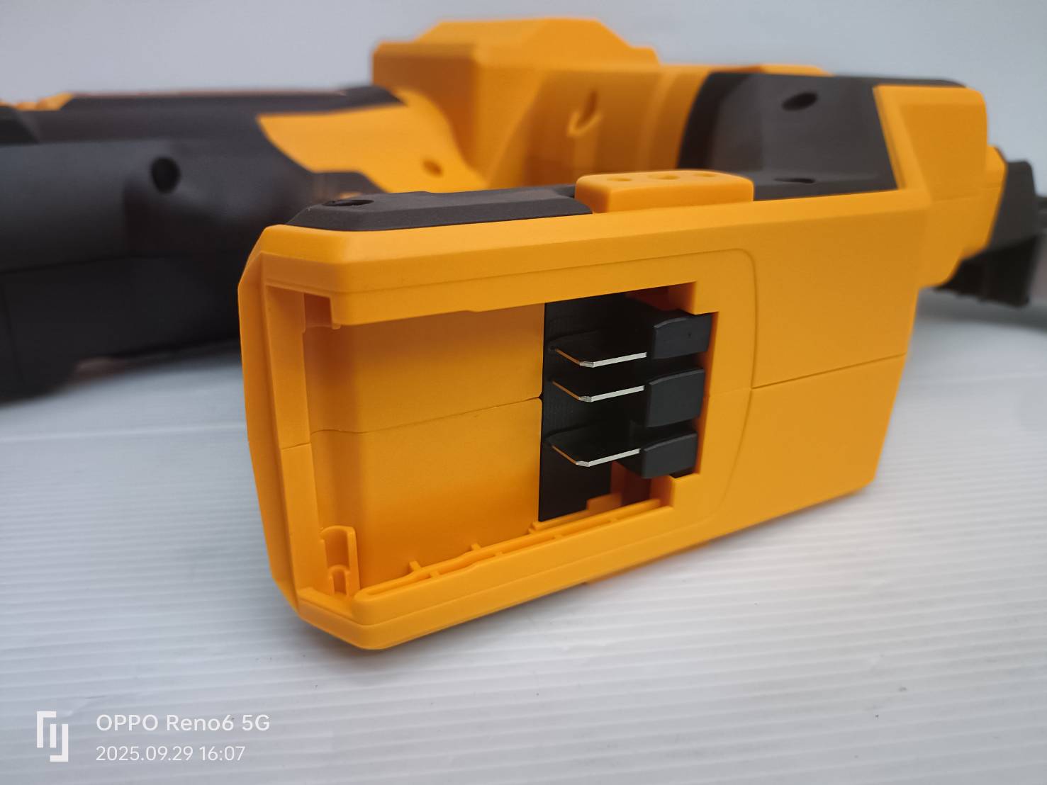 INGCO เครื่องยิงตะปูคอนกรีต40มม 20V CCNLI9005 (ตัวเปล่า)