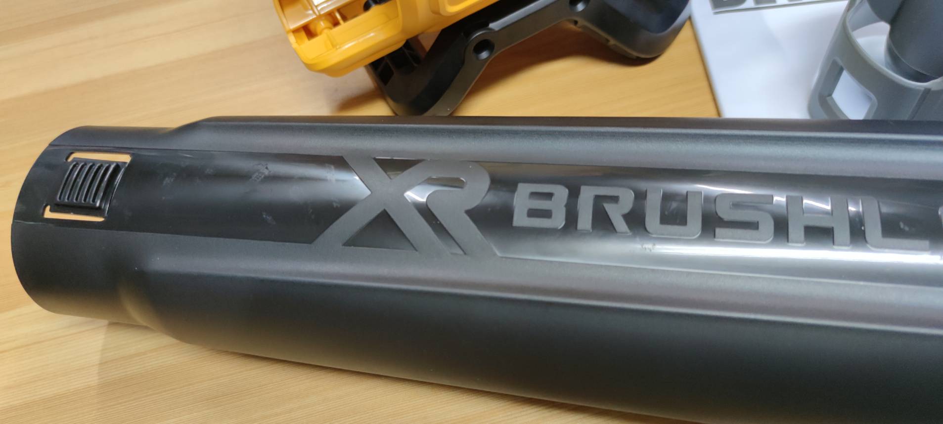 เครื่องเป่าลมไร้สาย 20V รุ่น DCMBL562N DEWALT